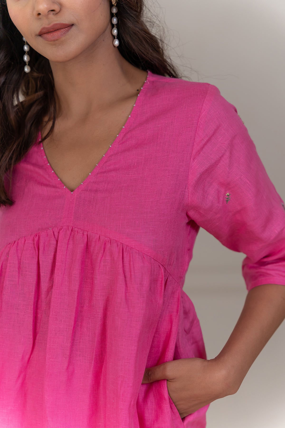 CLOVE -V NECK LINEN KURTA - Pink