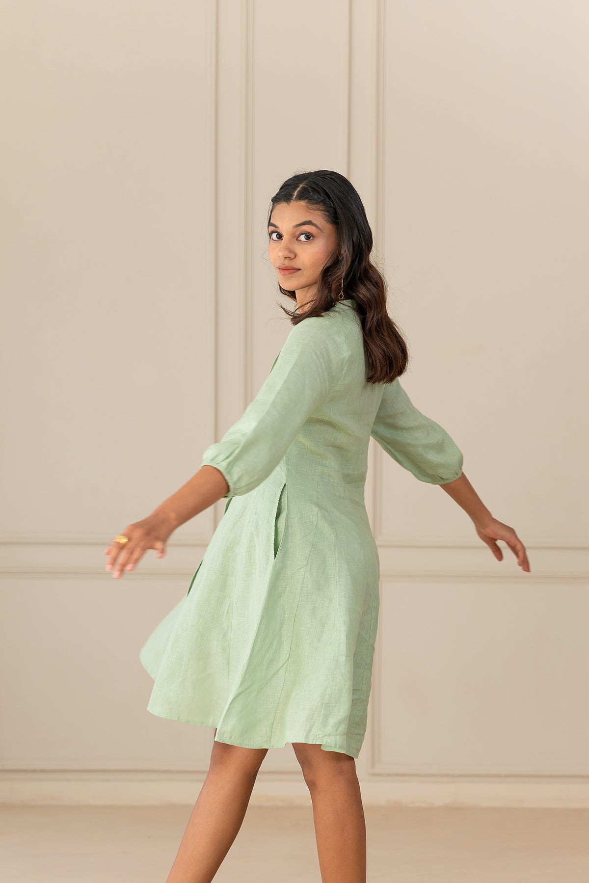MAPLE LINEN SHORT DRESS - Pista Green