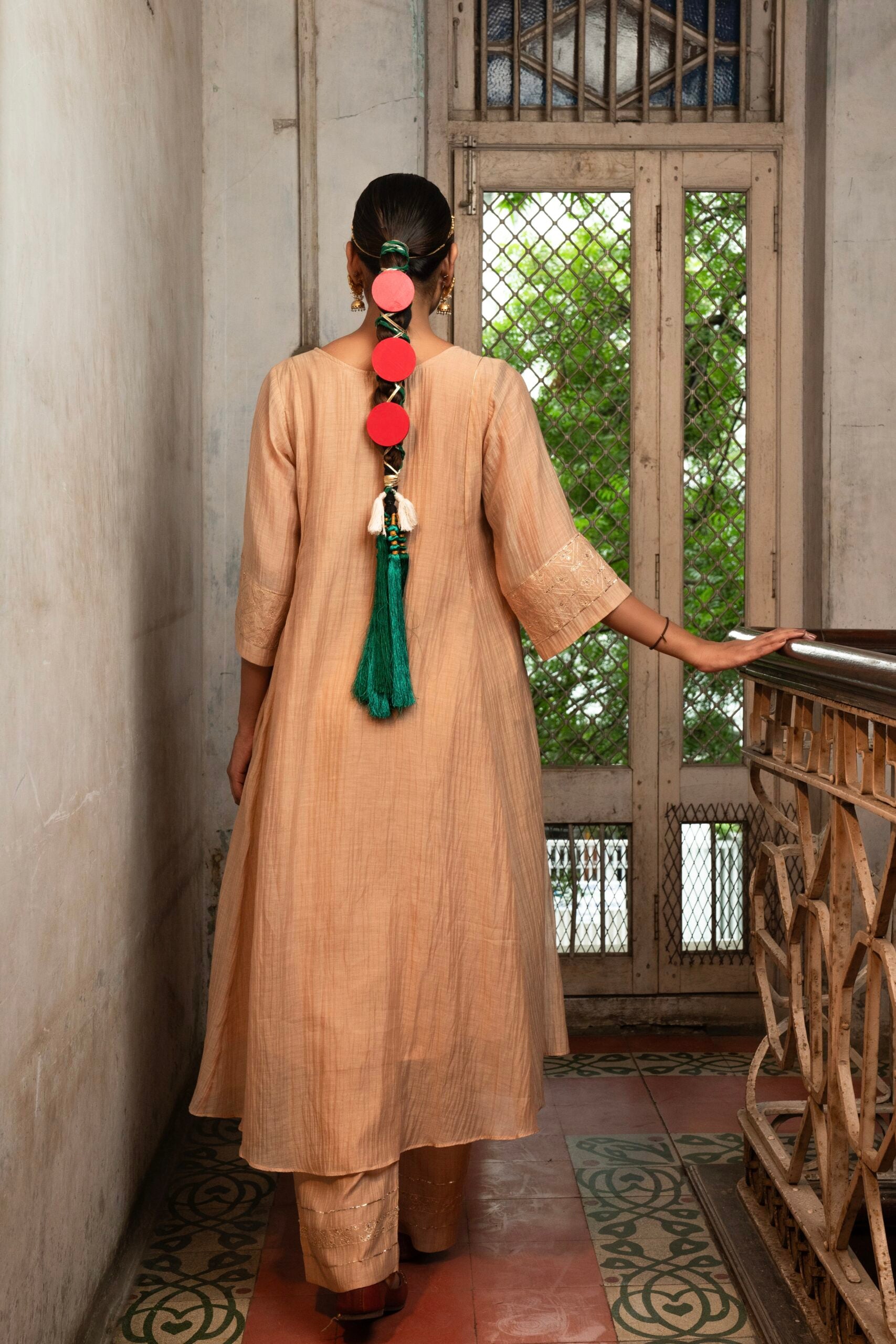 Basant V-neck Pintucks kurta set - swarn "beige"