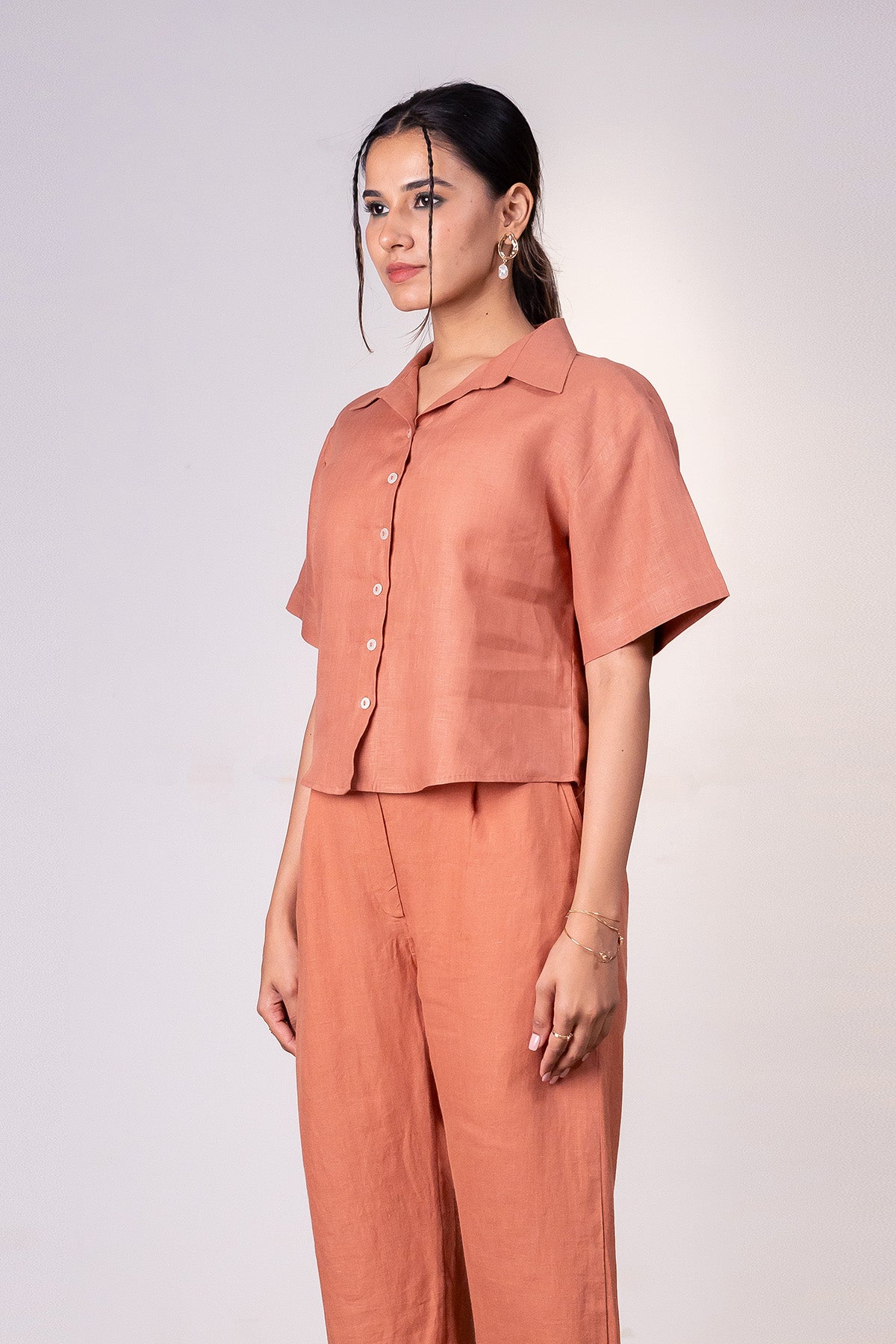 Andrea Linen Cuban Collar Crop Shirt – Sand Brown