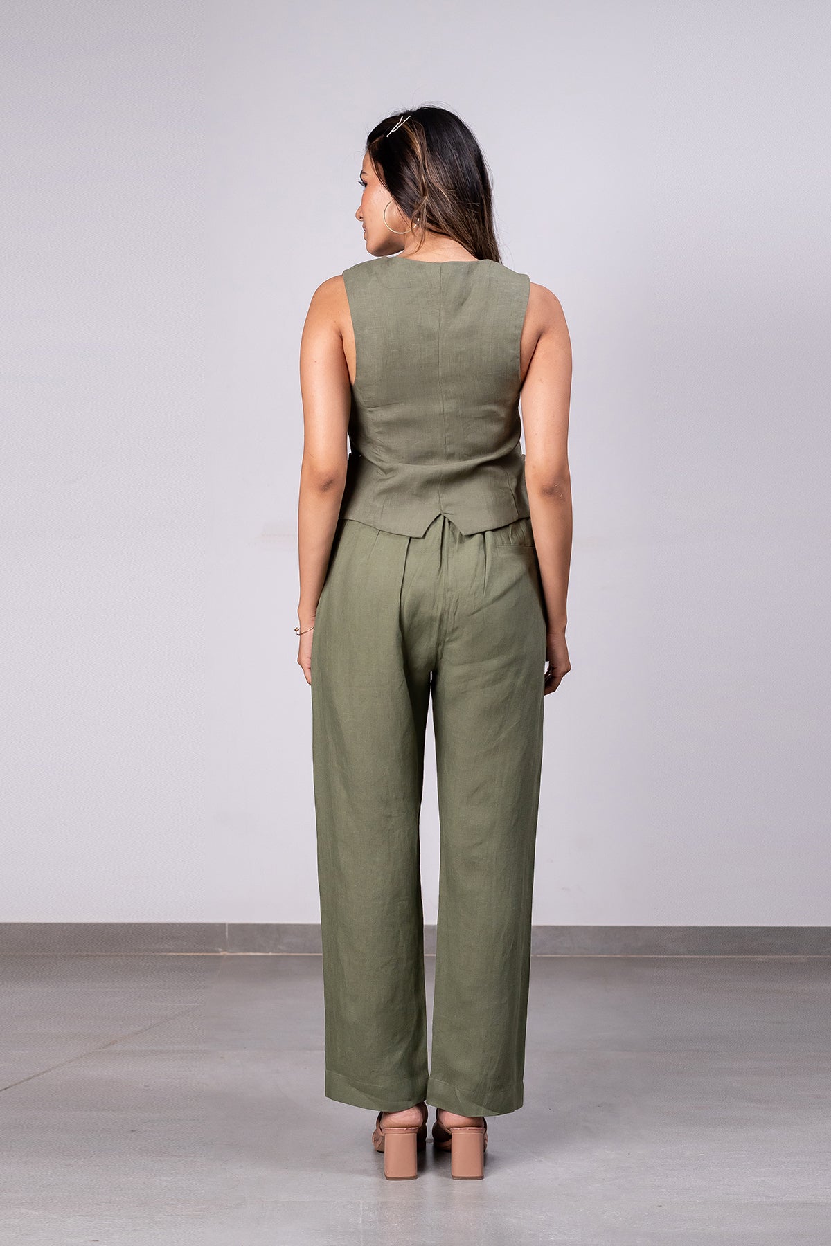 Barbara Linen Vest With Welt Pockets – Olive Green