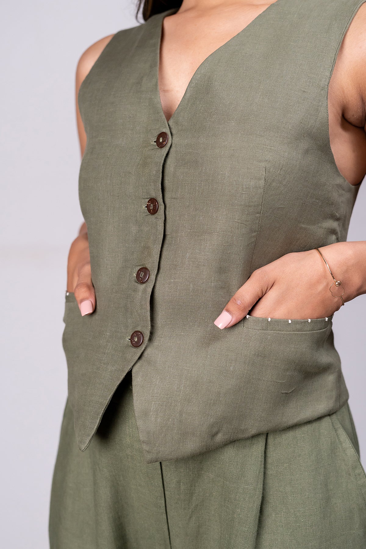 Barbara Linen Vest With Welt Pockets – Olive Green
