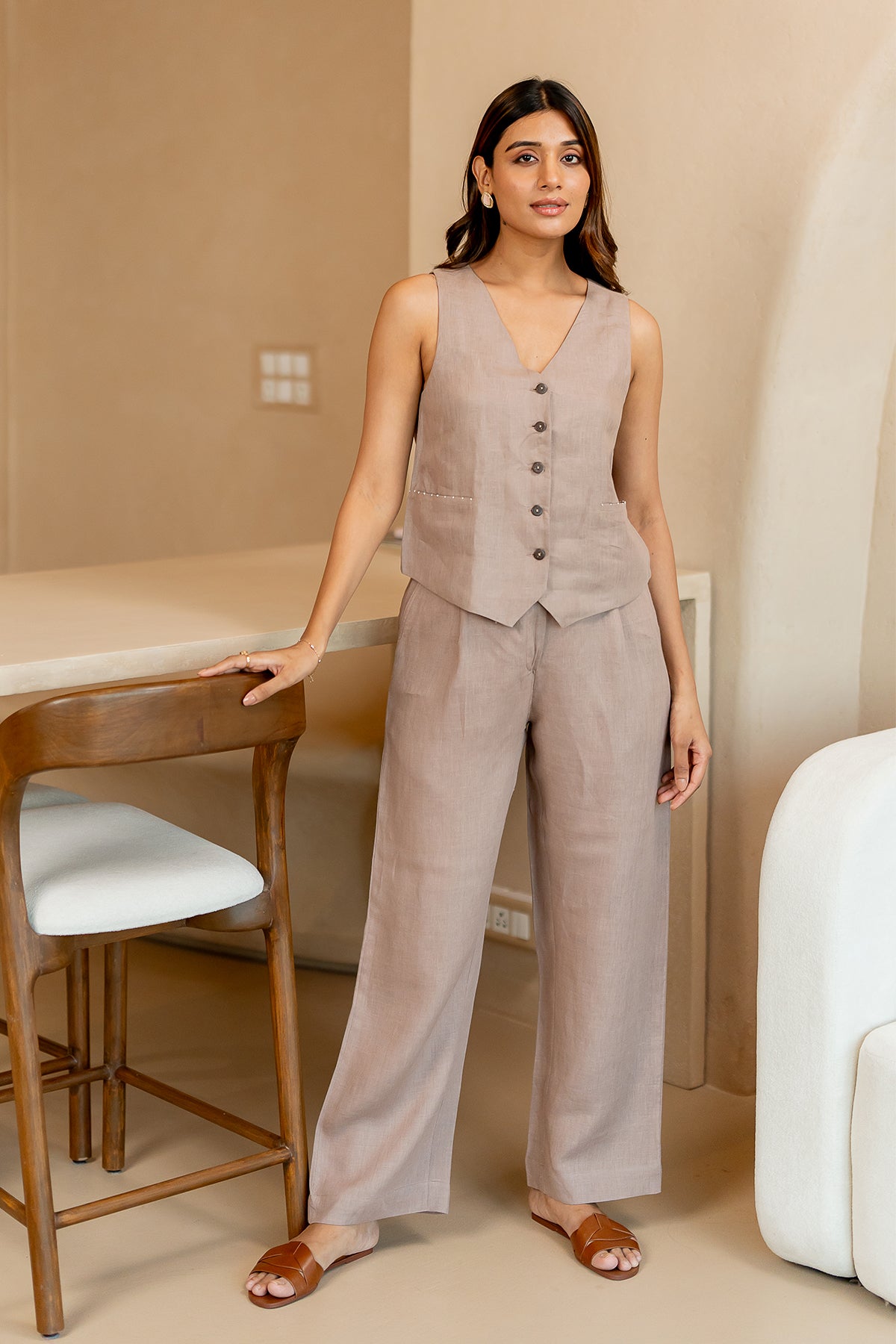 Barbara-Linen-Vest-with-welt-pockets-Mud-