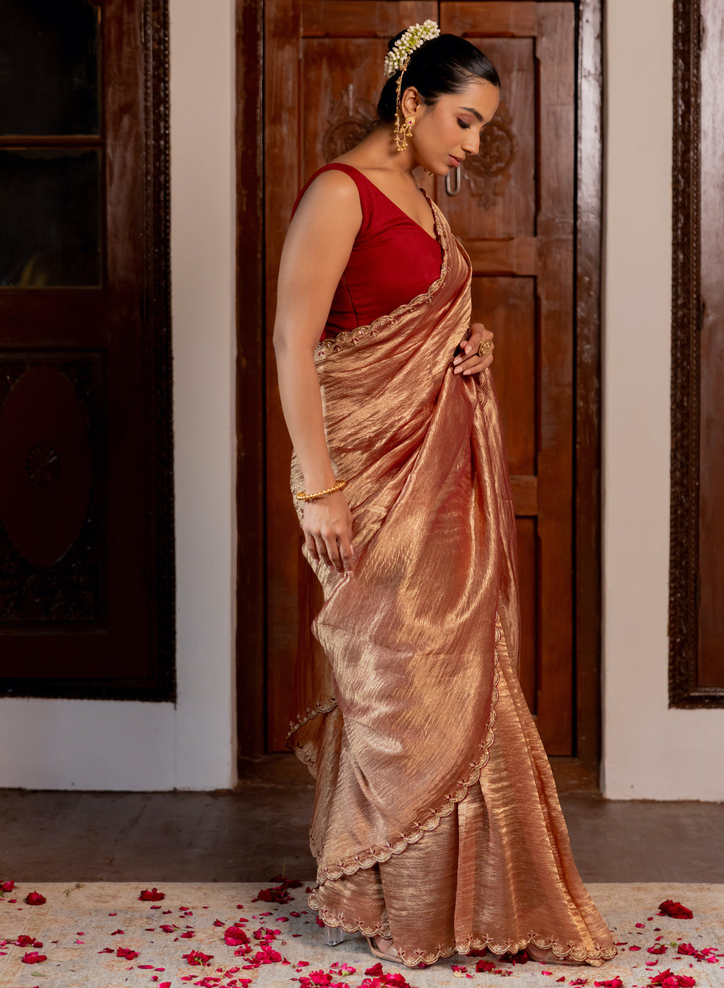 Sunheri saree without blouse