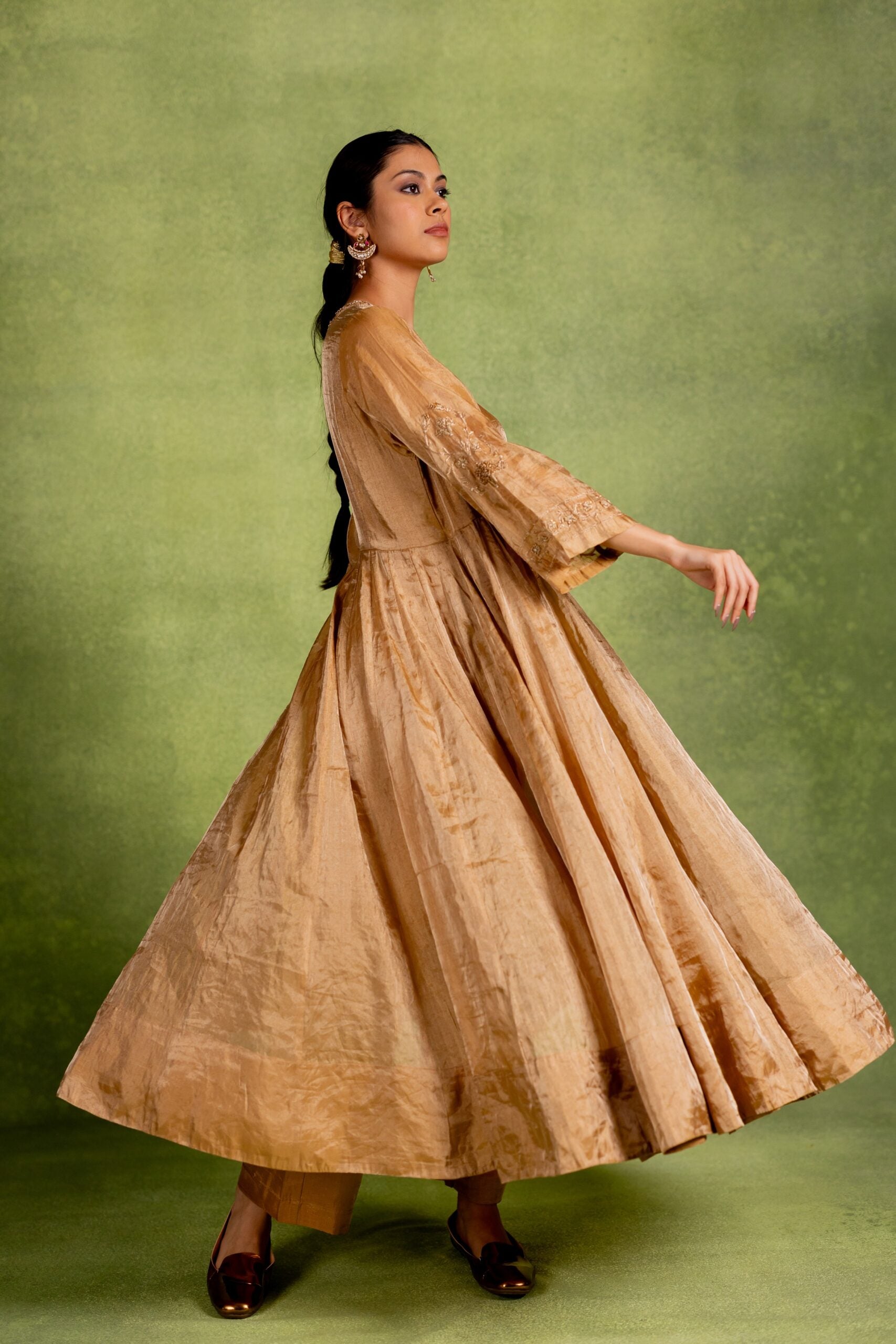 Vasundhara Tissue Angarkha Set - Golden