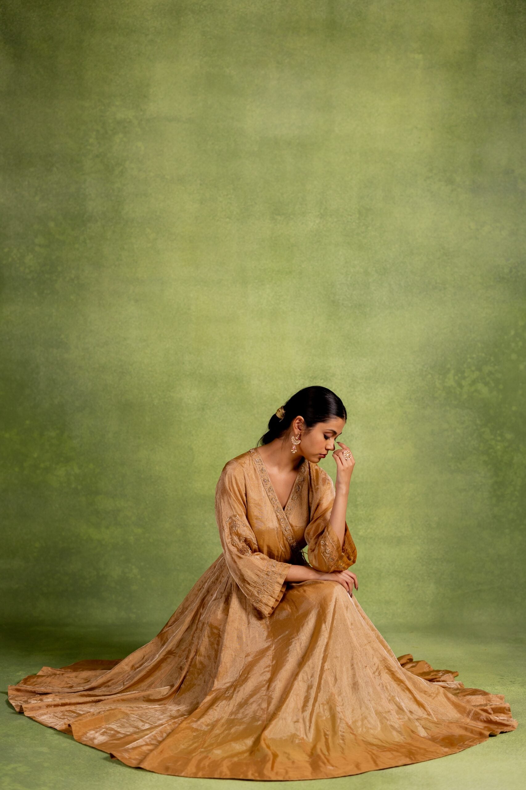 Vasundhara Tissue Angarkha Set - Golden