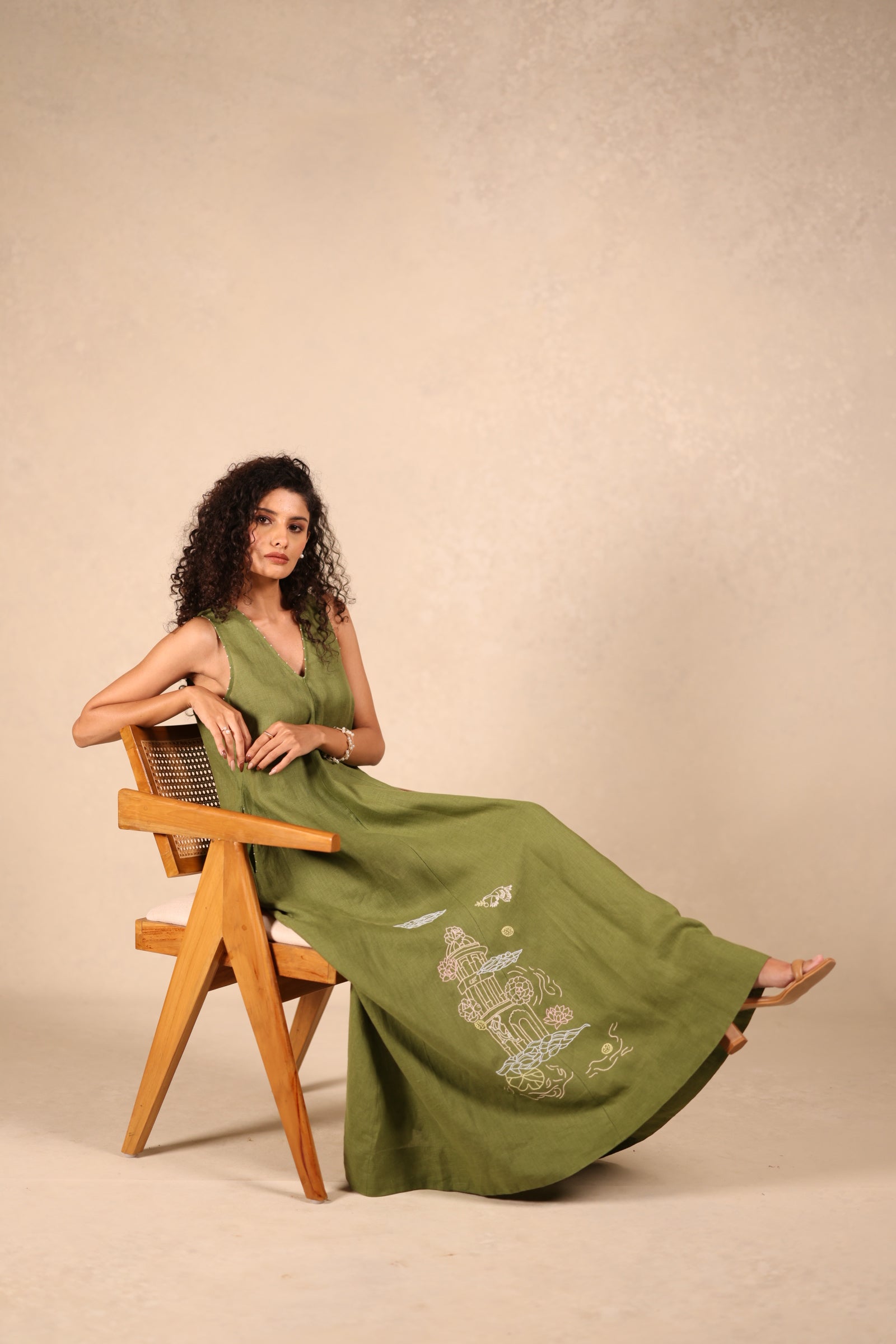 Linen v-neck panel dress
