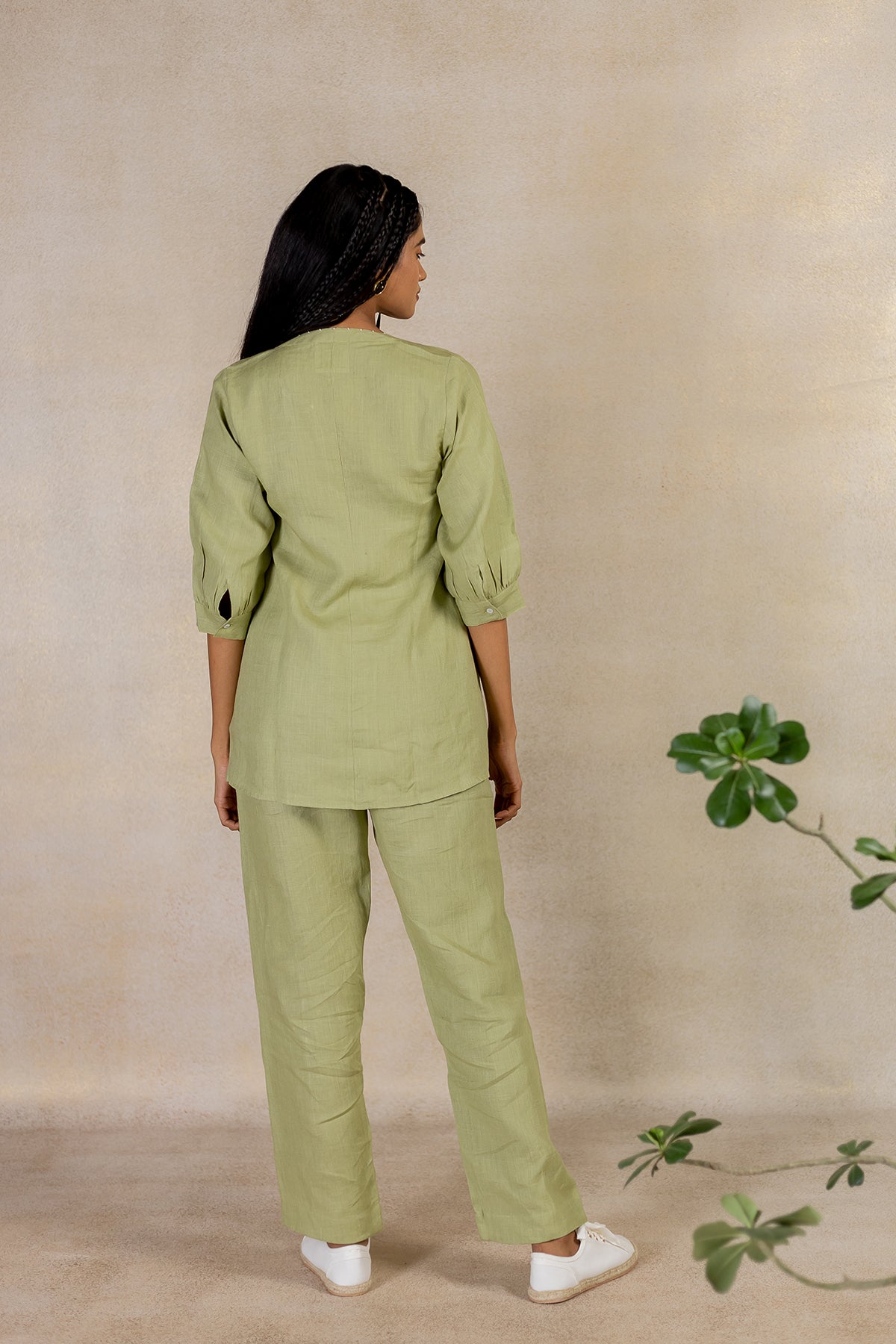 Day 29 - Linen V-neck Top With Pocket - Meadow Green