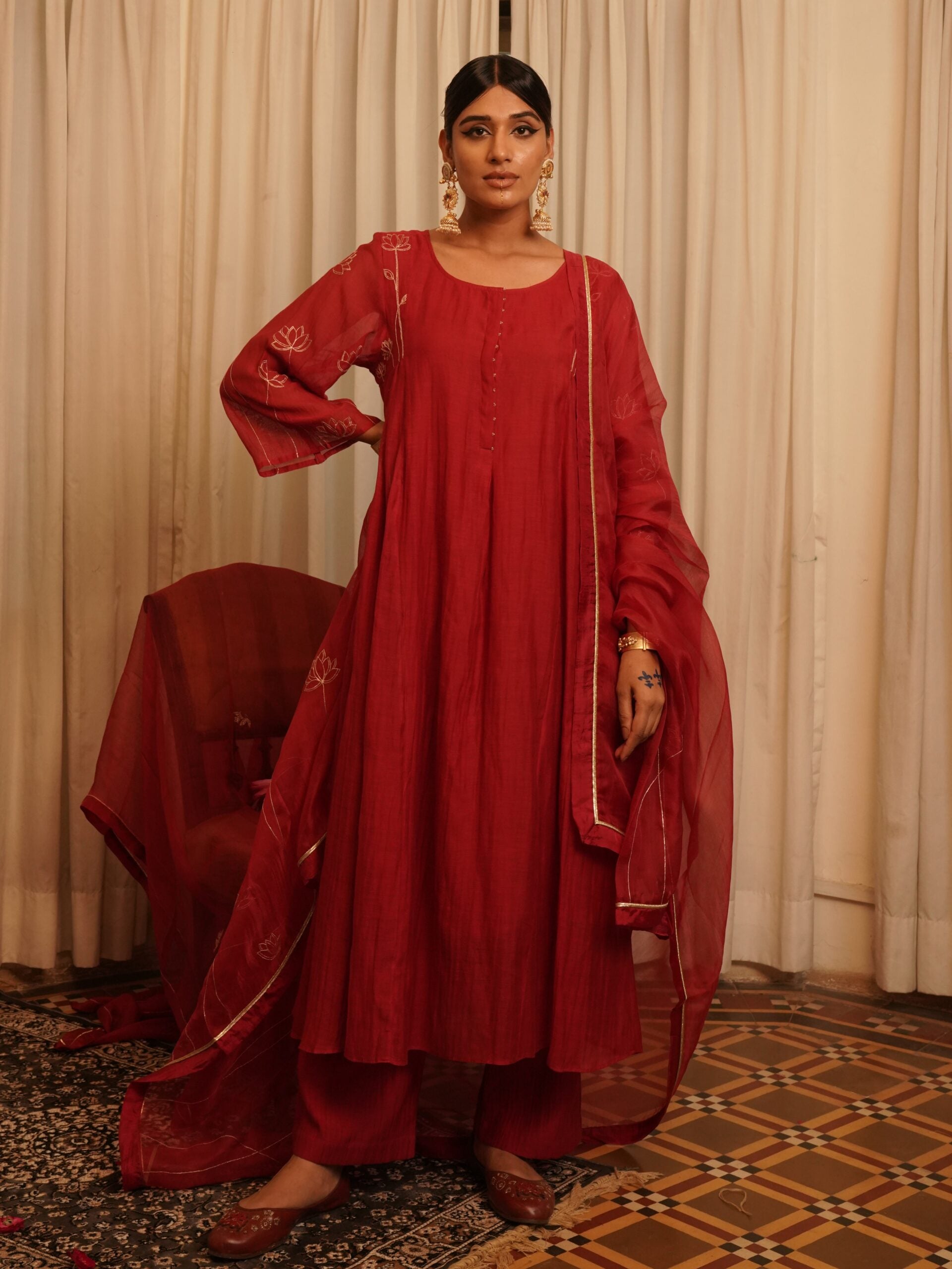 Basant lotus Organza Dupatta - Sindhoori Laal