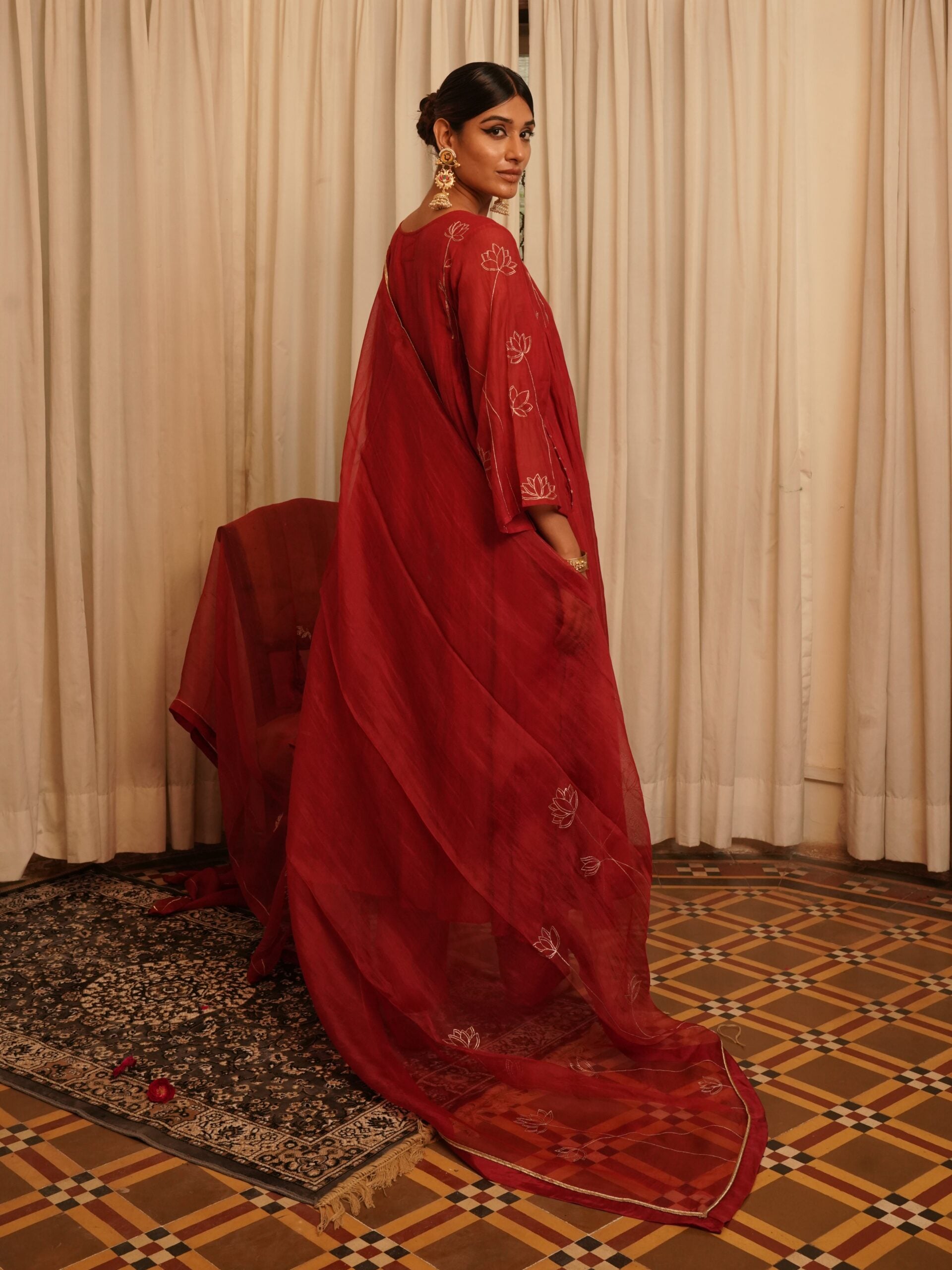 Basant lotus Organza Dupatta - Sindhoori Laal