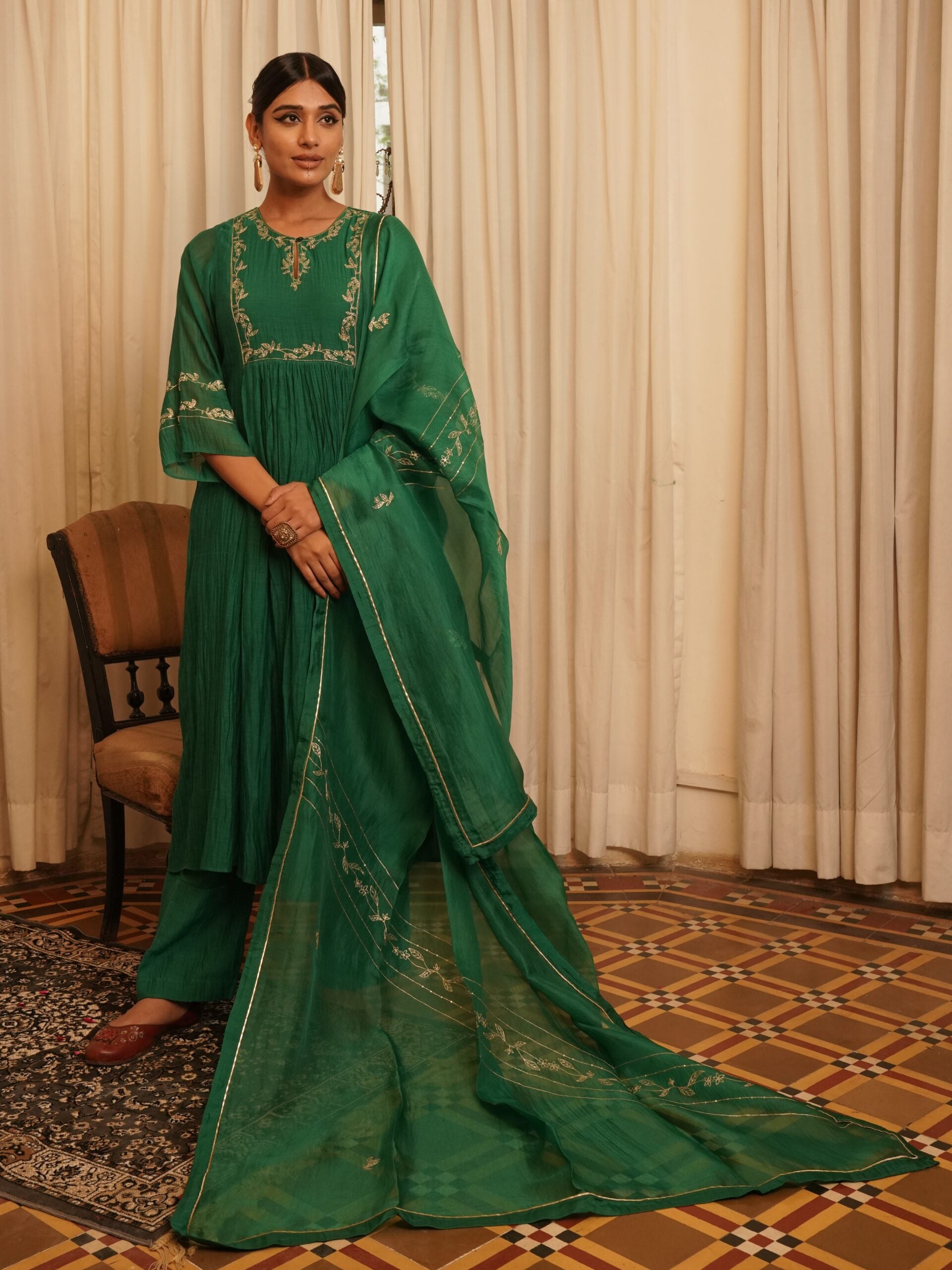 Phool Bel organza Dupatta - chatak "Hara"