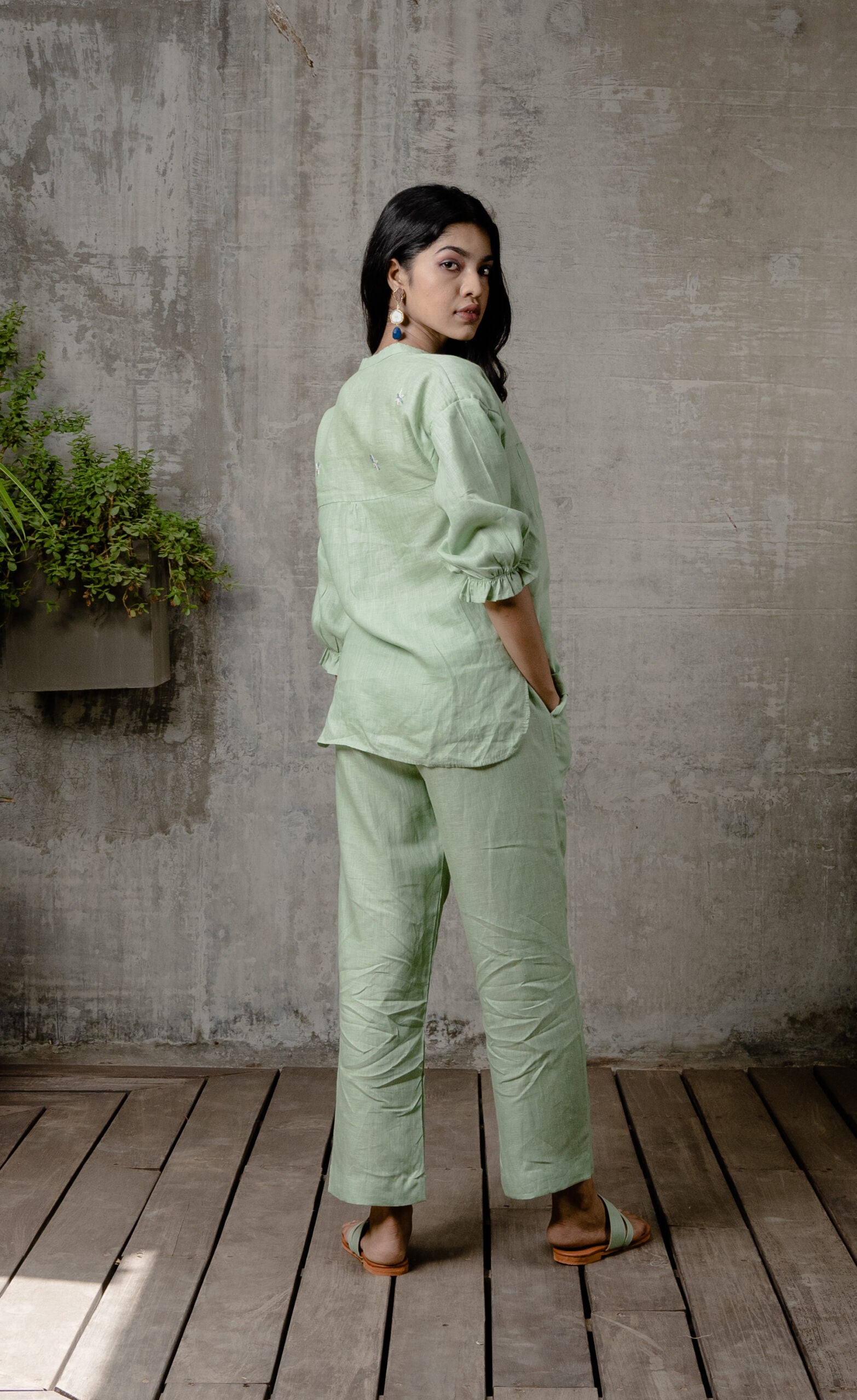 Maya- Linen Tapered Pants – Pista green