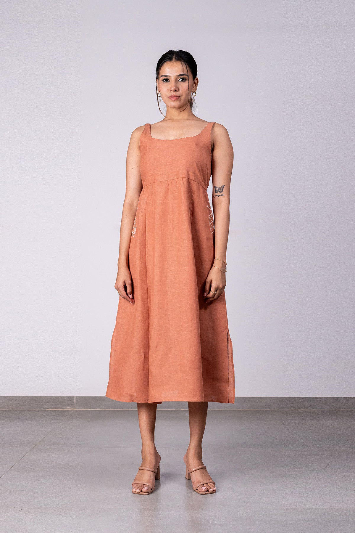 Gabriella Linen Sleeveless Back Bow Dress – Sand Brown