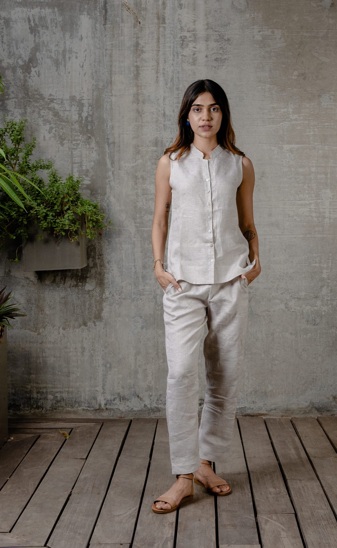 Harper- linen buttoned-up sleeveless top - Grey