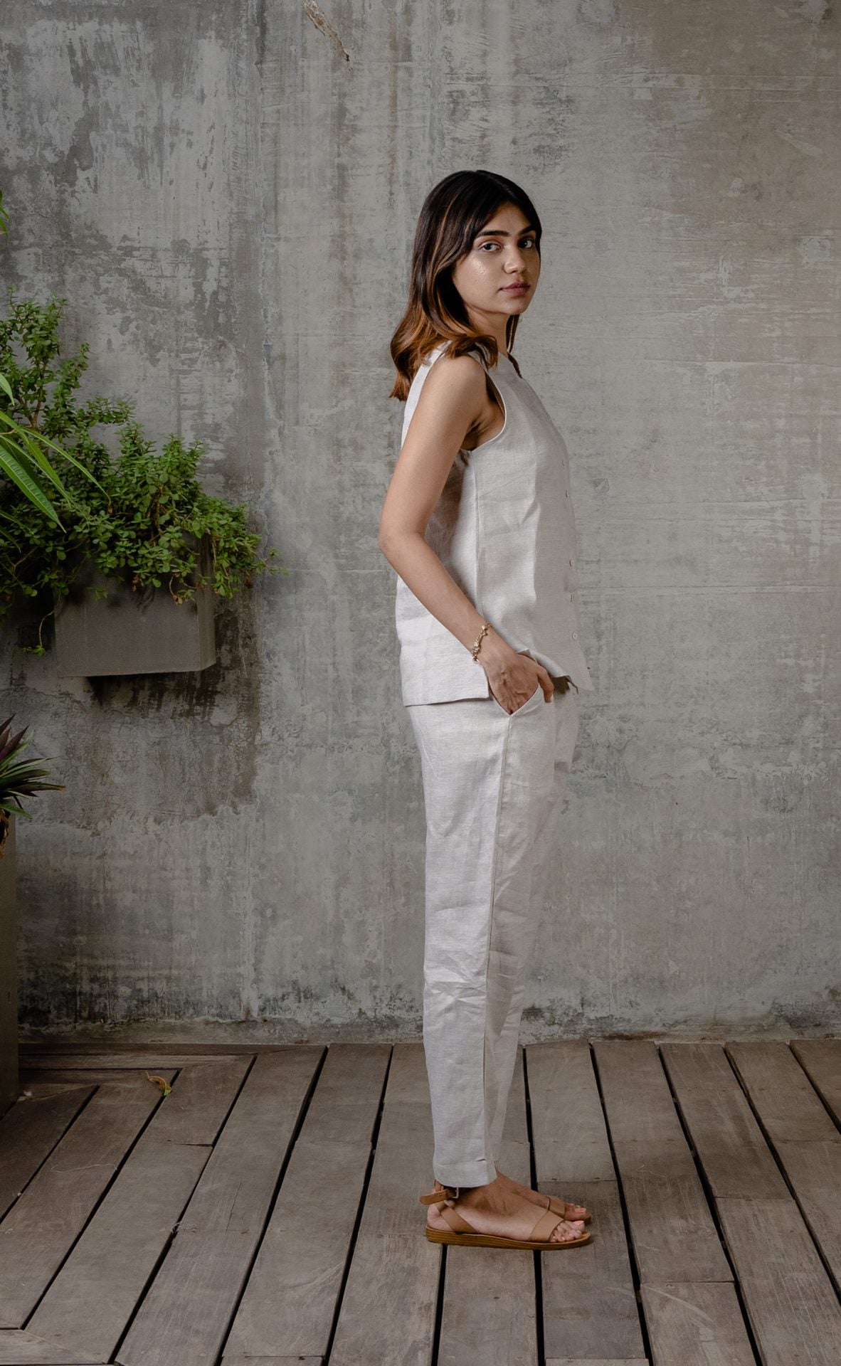 Harper- linen buttoned-up sleeveless top - Grey