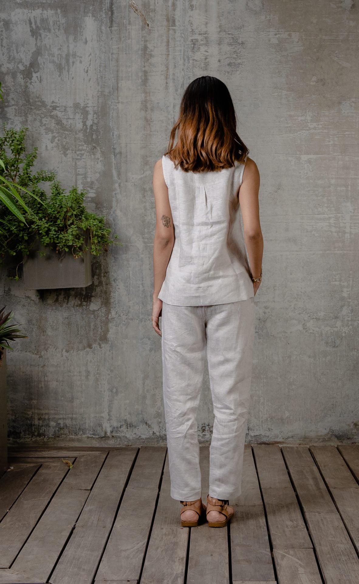Harper- linen buttoned-up sleeveless top - Grey