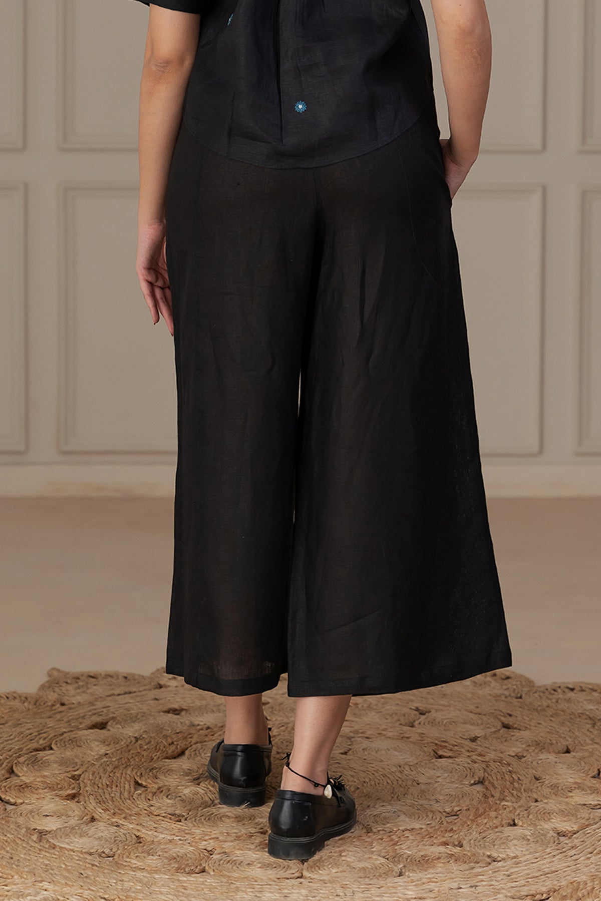 KIA LINEN FLARED PANTS -Black
