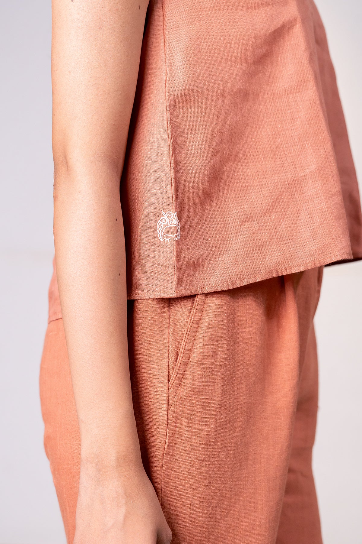 Kylie Linen Top – Sand Brown