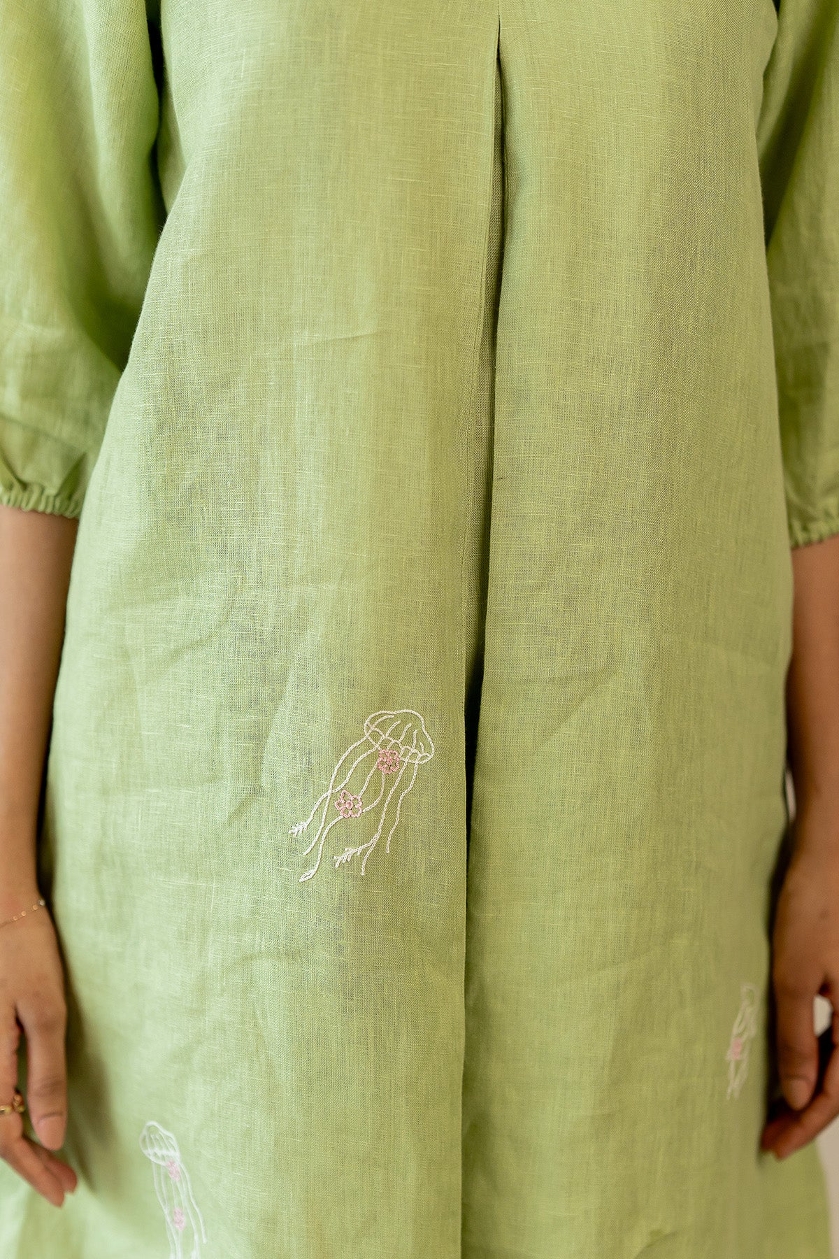 Lucy-Linen-V-Neck-Short-Dress-With-Pockets-Algae-Green-