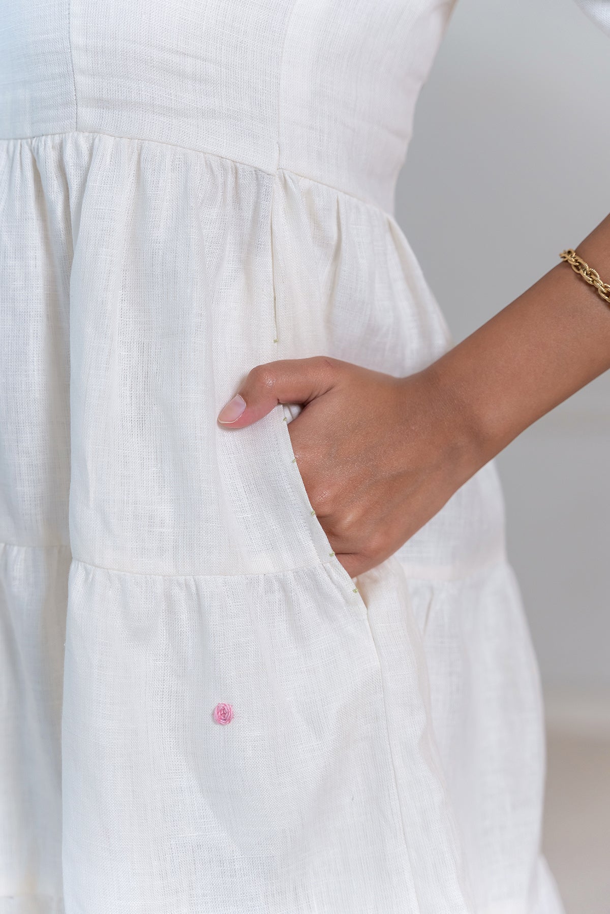 MADONNA LINEN V-NECK DRESS - Off -White