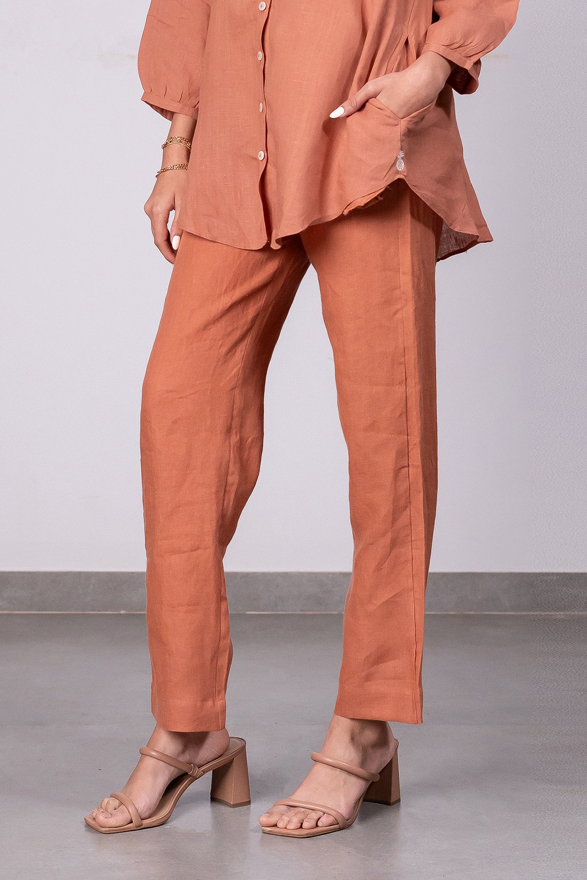Maya Linen Narrow Pants – Sand Brown