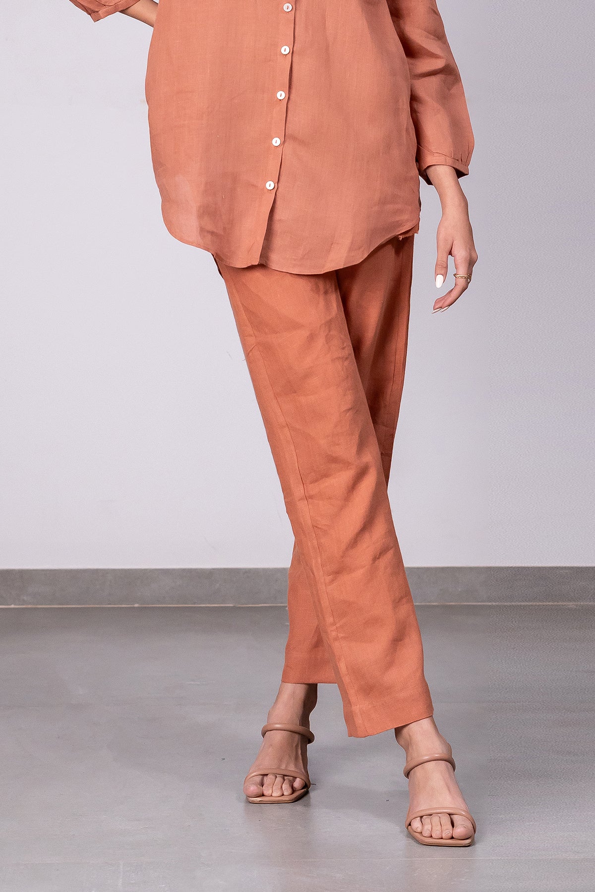 Maya Linen Narrow Pants – Sand Brown