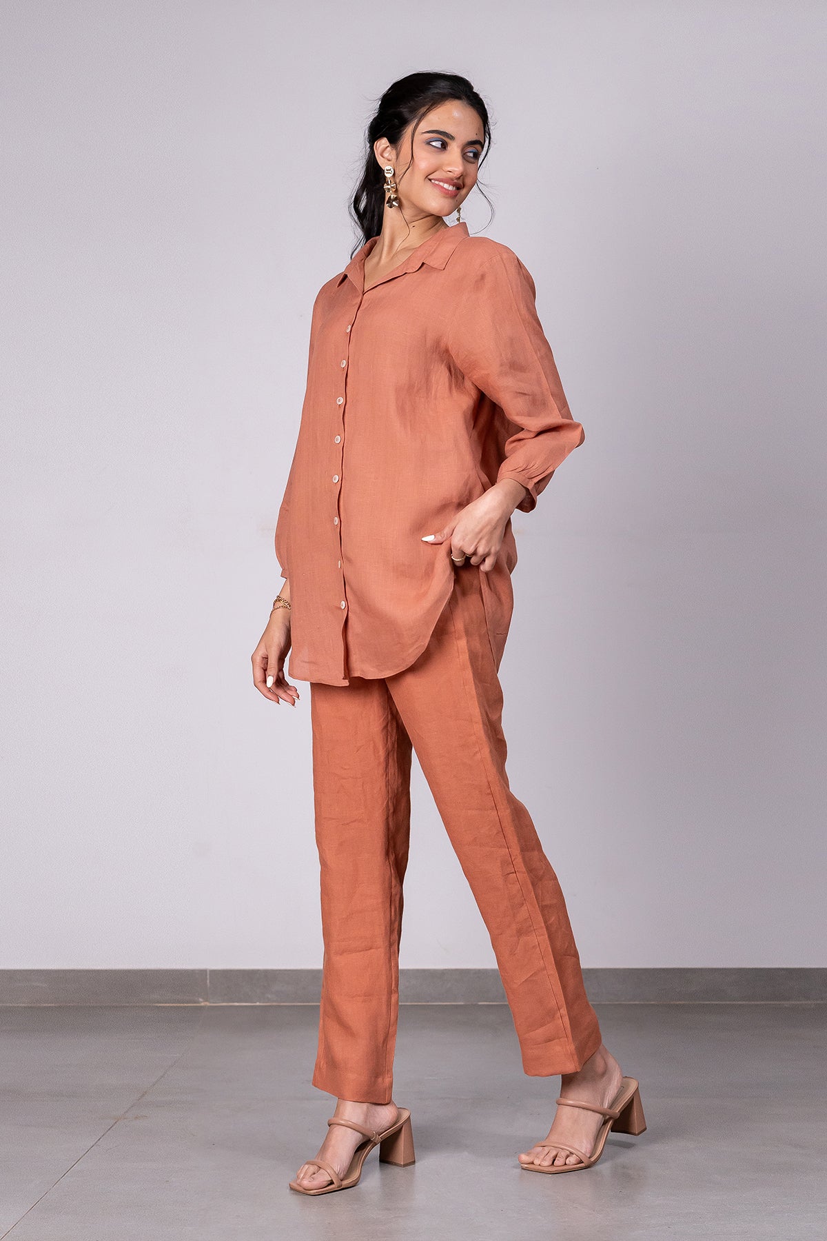 Maya Linen Narrow Pants – Sand Brown