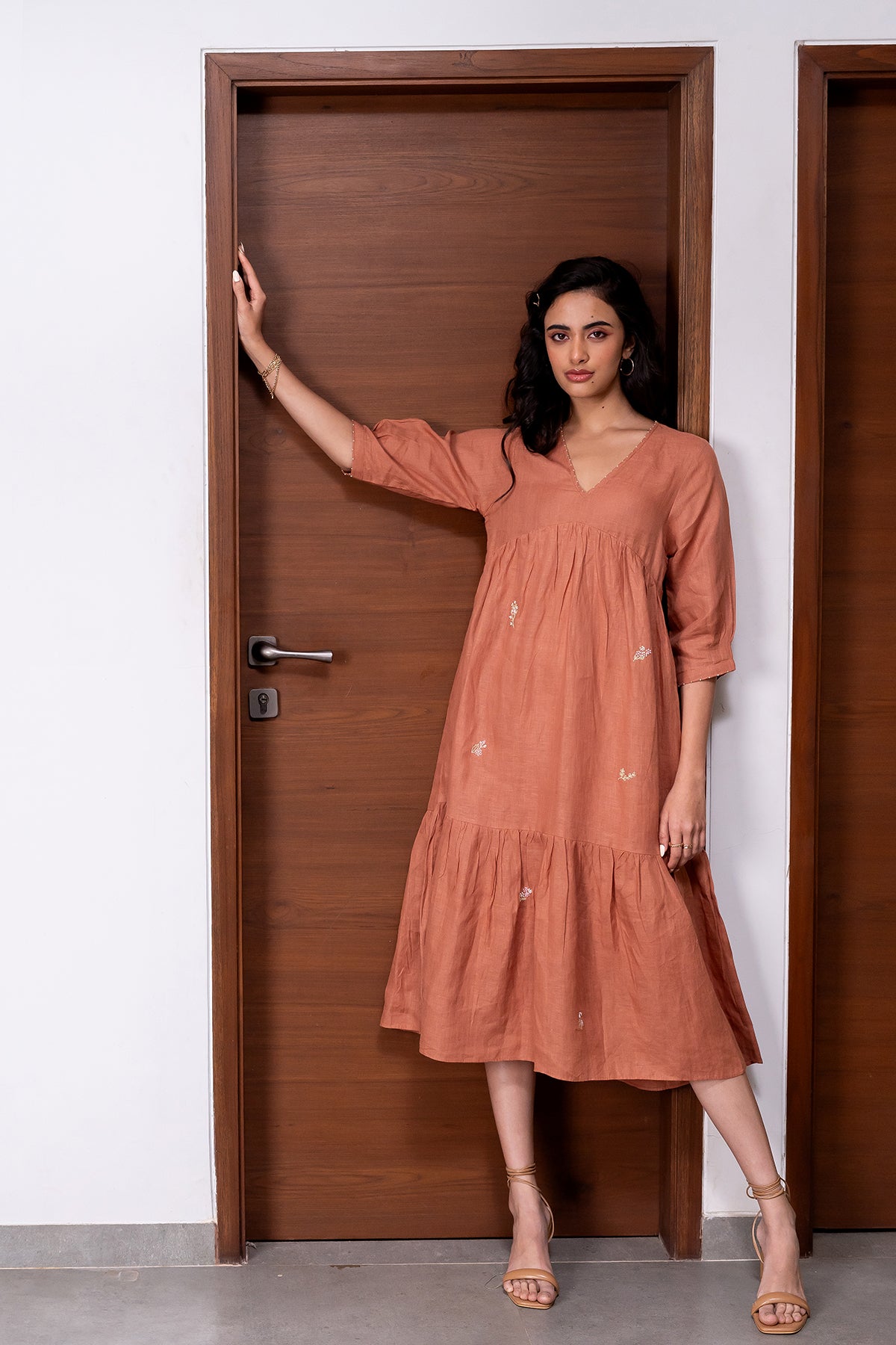 Meadow Linen Dress With Pockets – Sand Brown