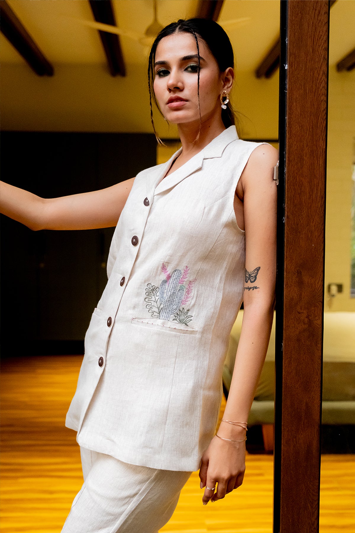 Ruth Linen Sleeveless Blazer with welt pockets - Ecru
