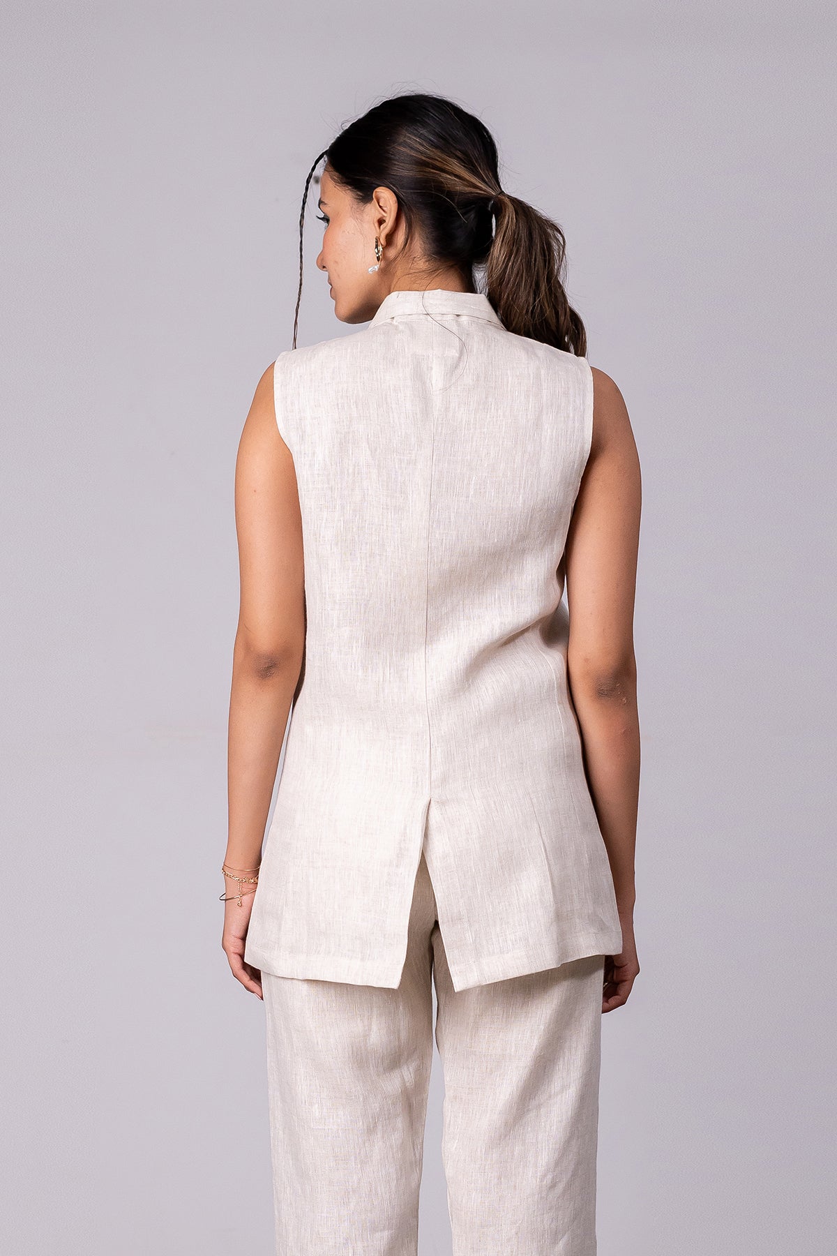 Ruth Linen Sleeveless Blazer with welt pockets - Ecru