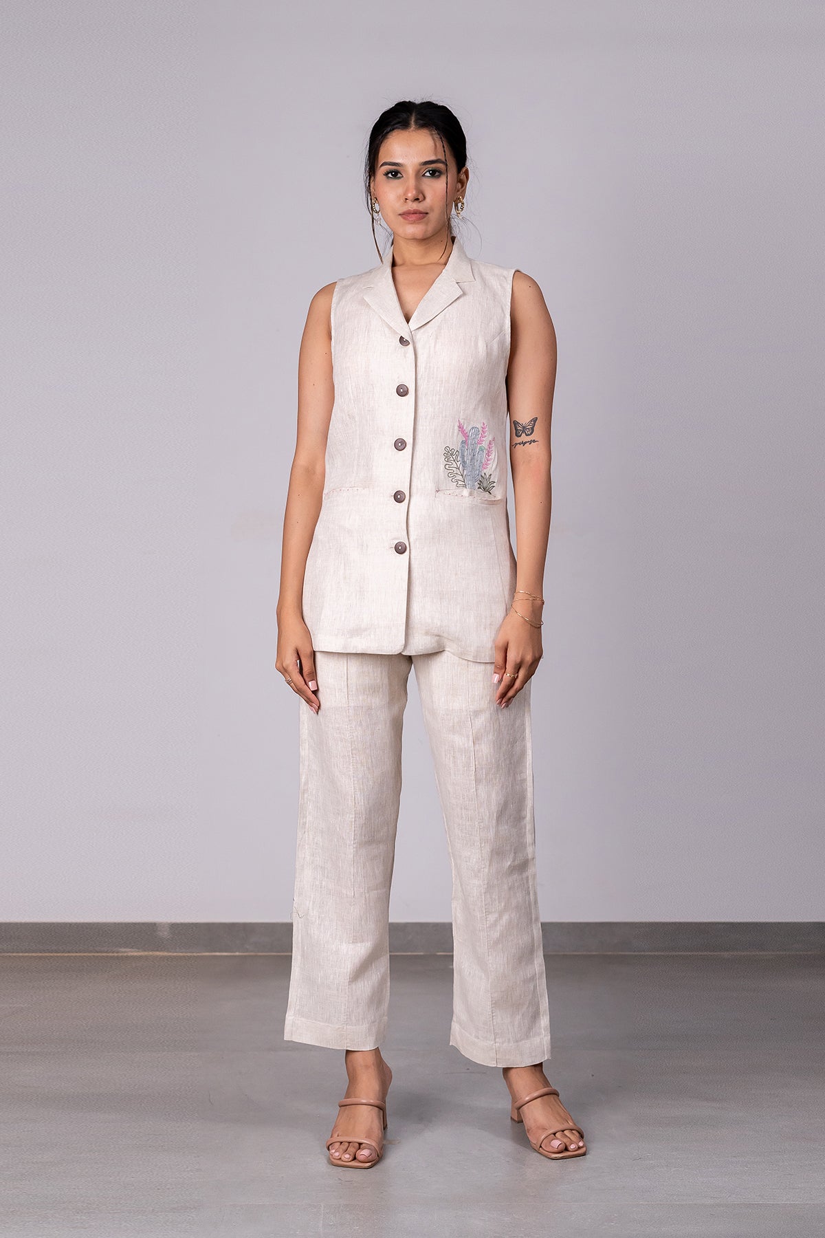 Ruth Linen Sleeveless Blazer with welt pockets - Ecru