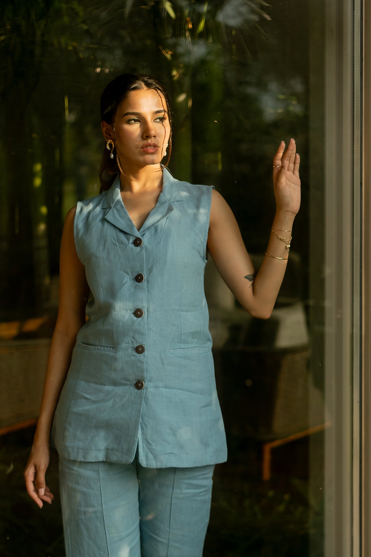 Ruth Linen Sleeveless Blazer With Welt Pockets – Icy Blue
