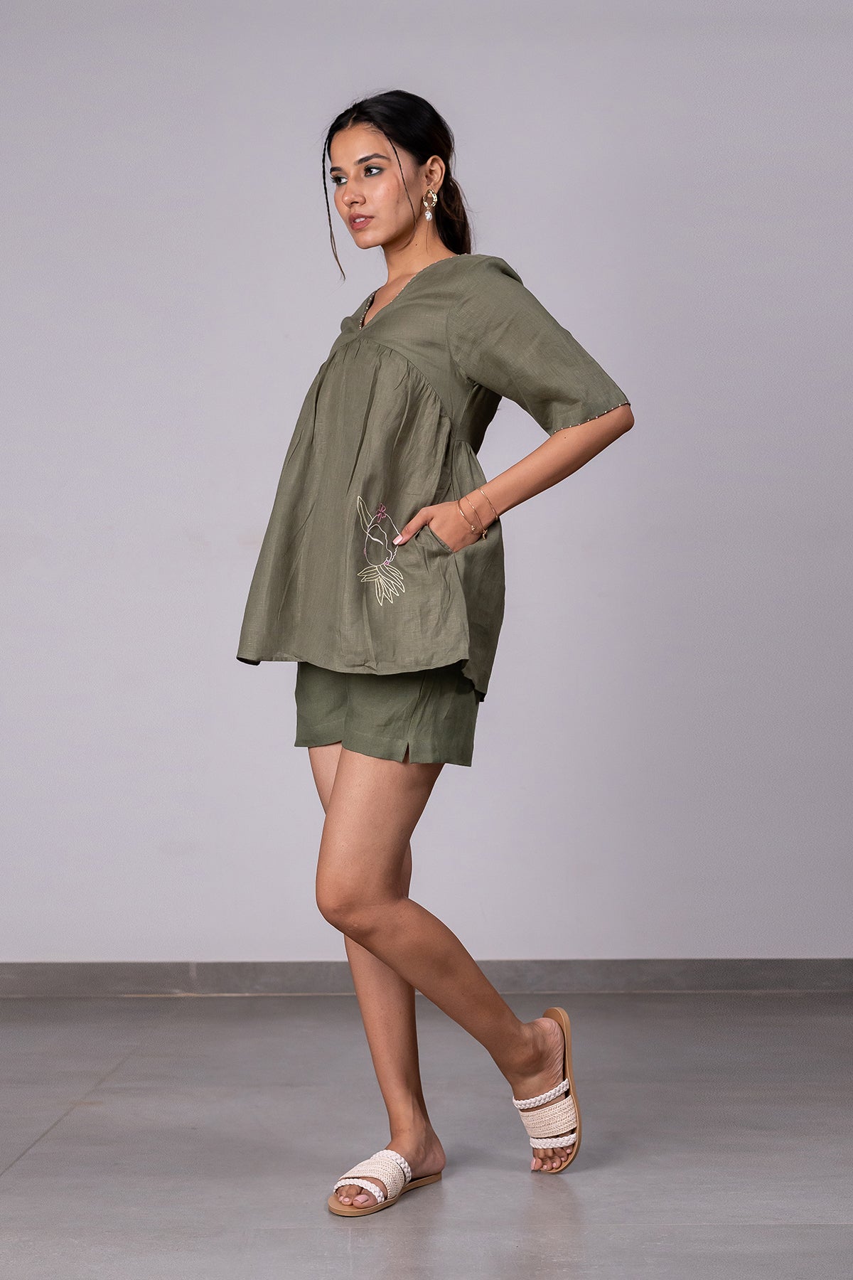 Sabina Linen Top With Pocket – Olive Green