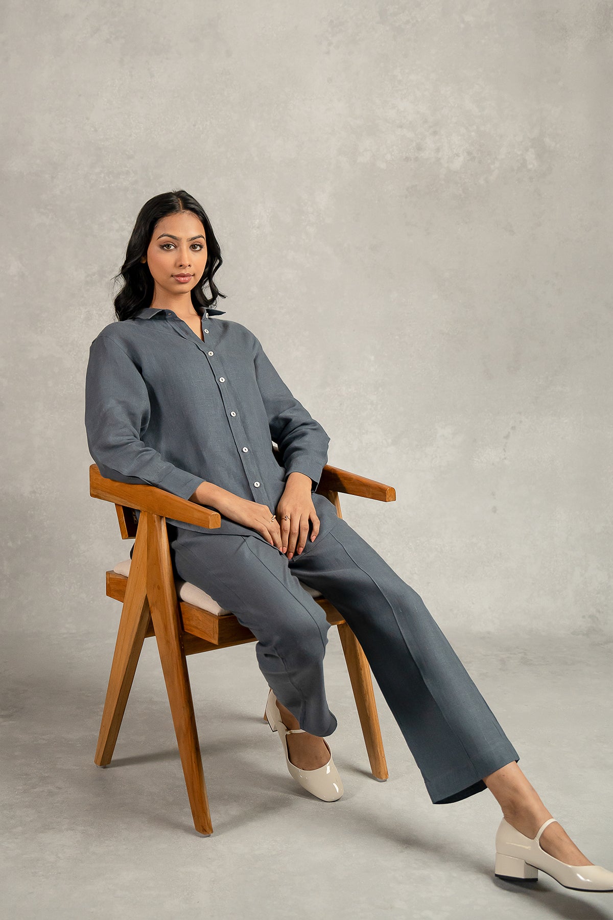 Sandra Linen Curved Hem Shirt - Charcoal Grey