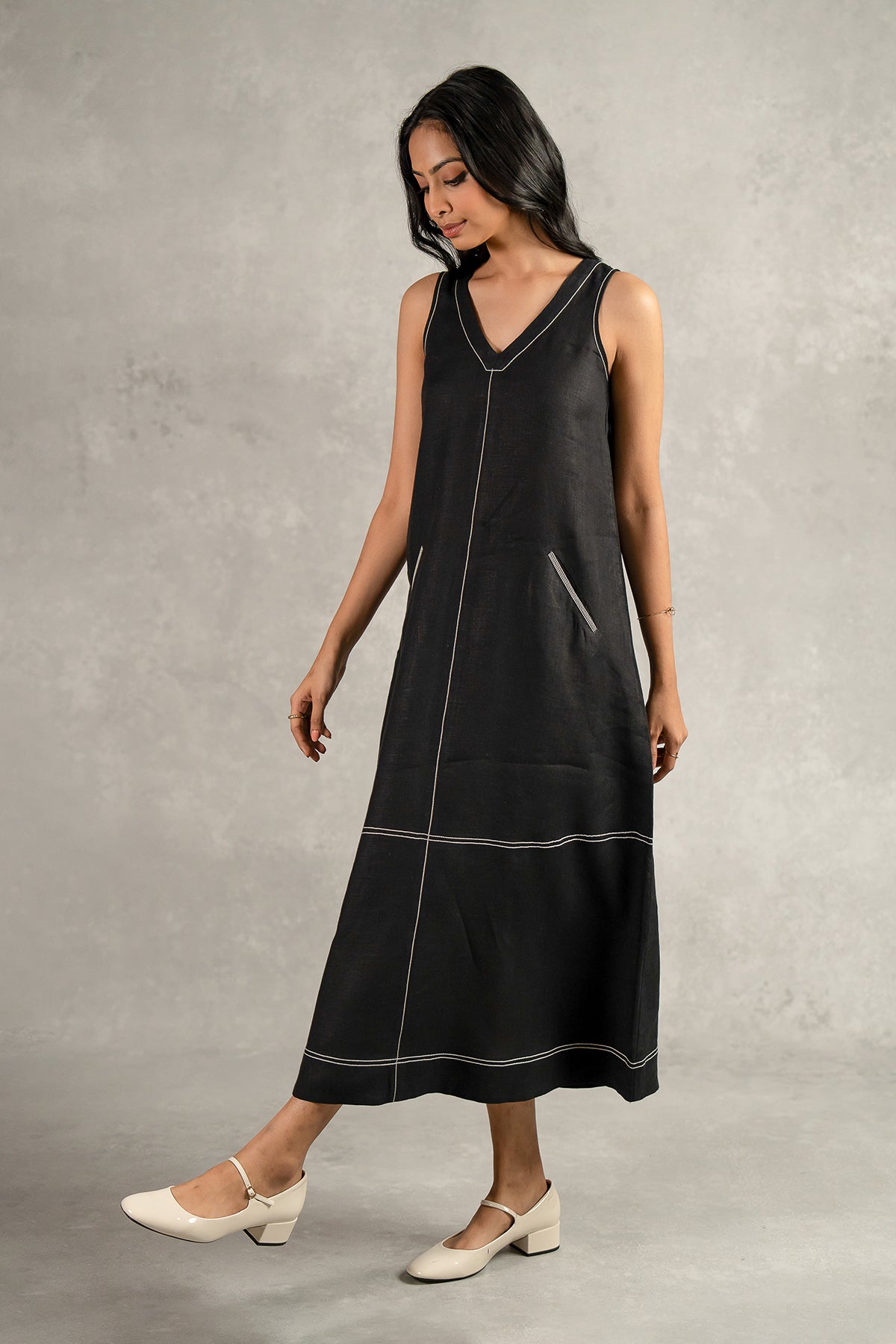 Susan Linen A-Line Sleeveless Dress with Welt Pockets- Black