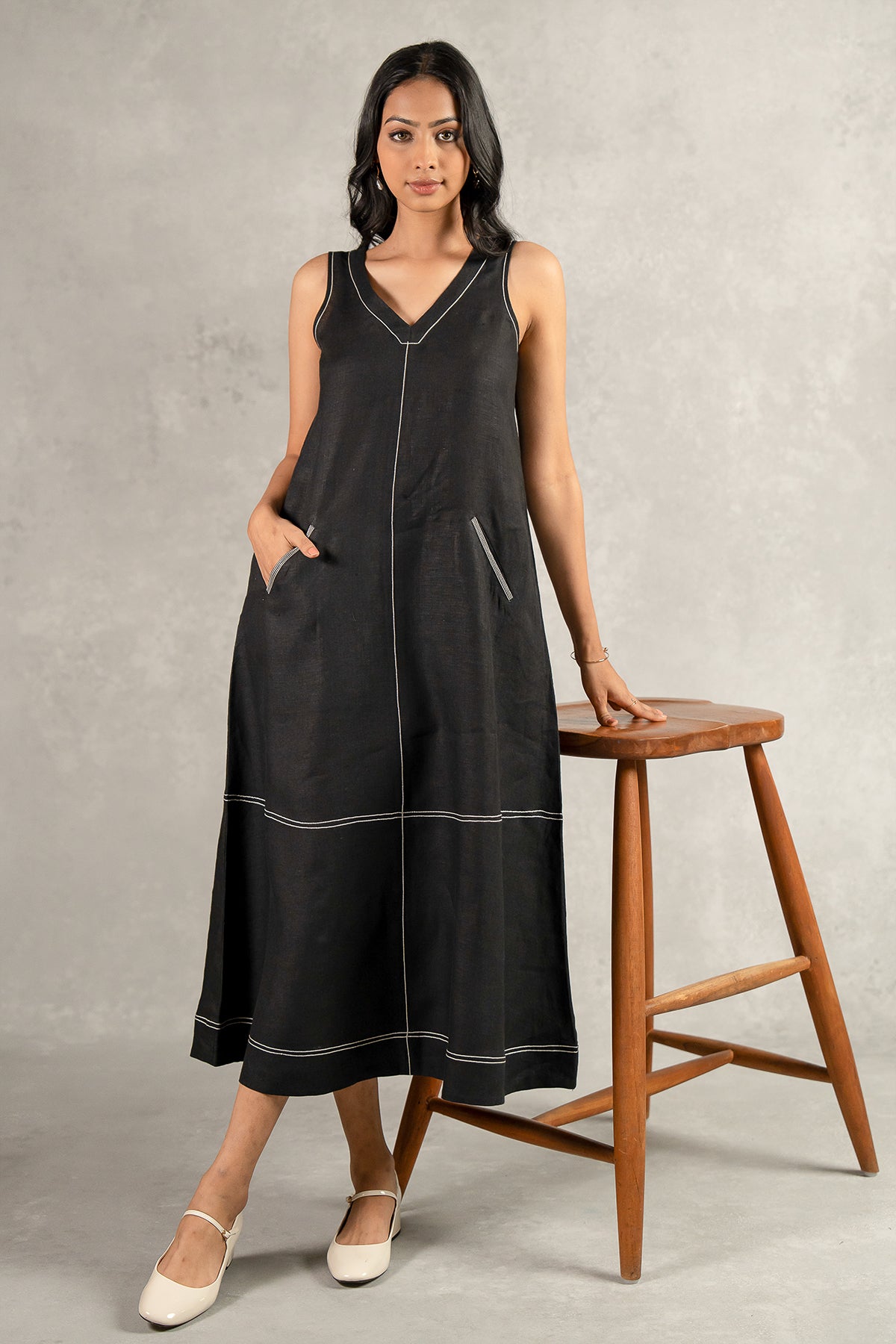 Susan Linen A-Line Sleeveless Dress with Welt Pockets- Black