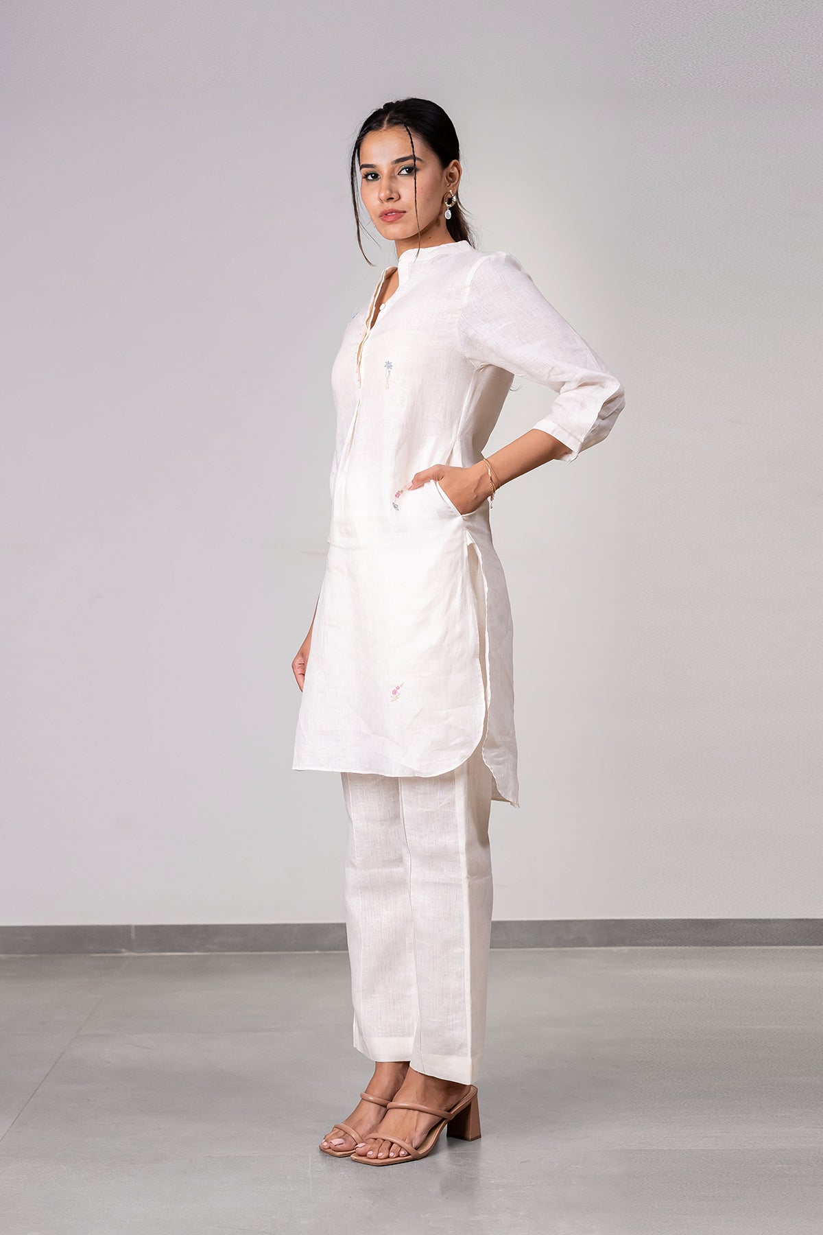 Teresa Linen Half Placket Kurta With Pockets - Off White