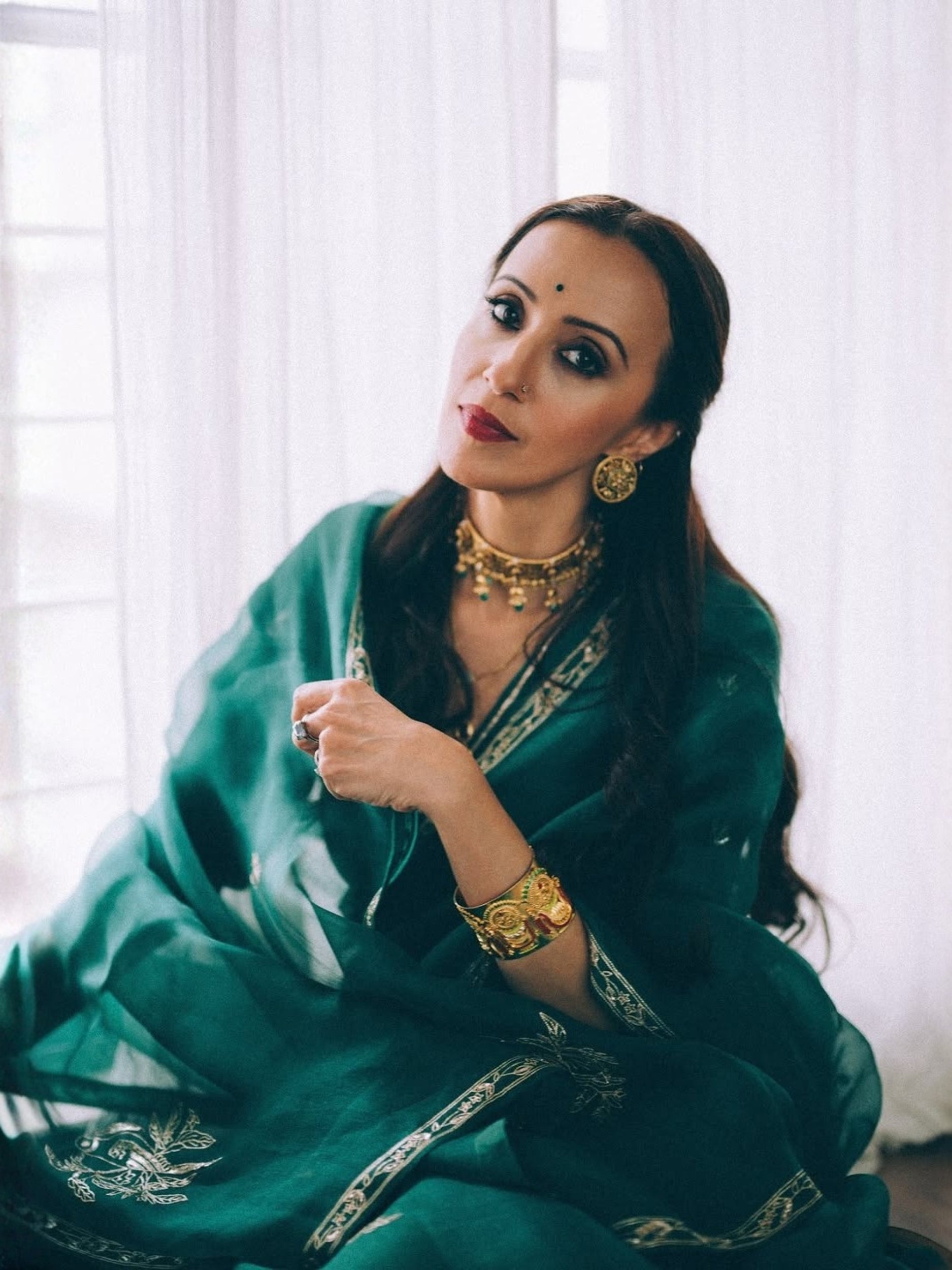 Shop Zebein’s Women’s Organza Silk Hiraman Saree in Chatak Hara, thoughtfully crafted in luxurious organza silk with graceful drape and refined detailing. Designed for festive celebrations, wedding occasions, and elevated ethnic styling, this timeless saree blends lightweight elegance, sophisticated craftsmanship, and contemporary tradition for effortless statement dressing.