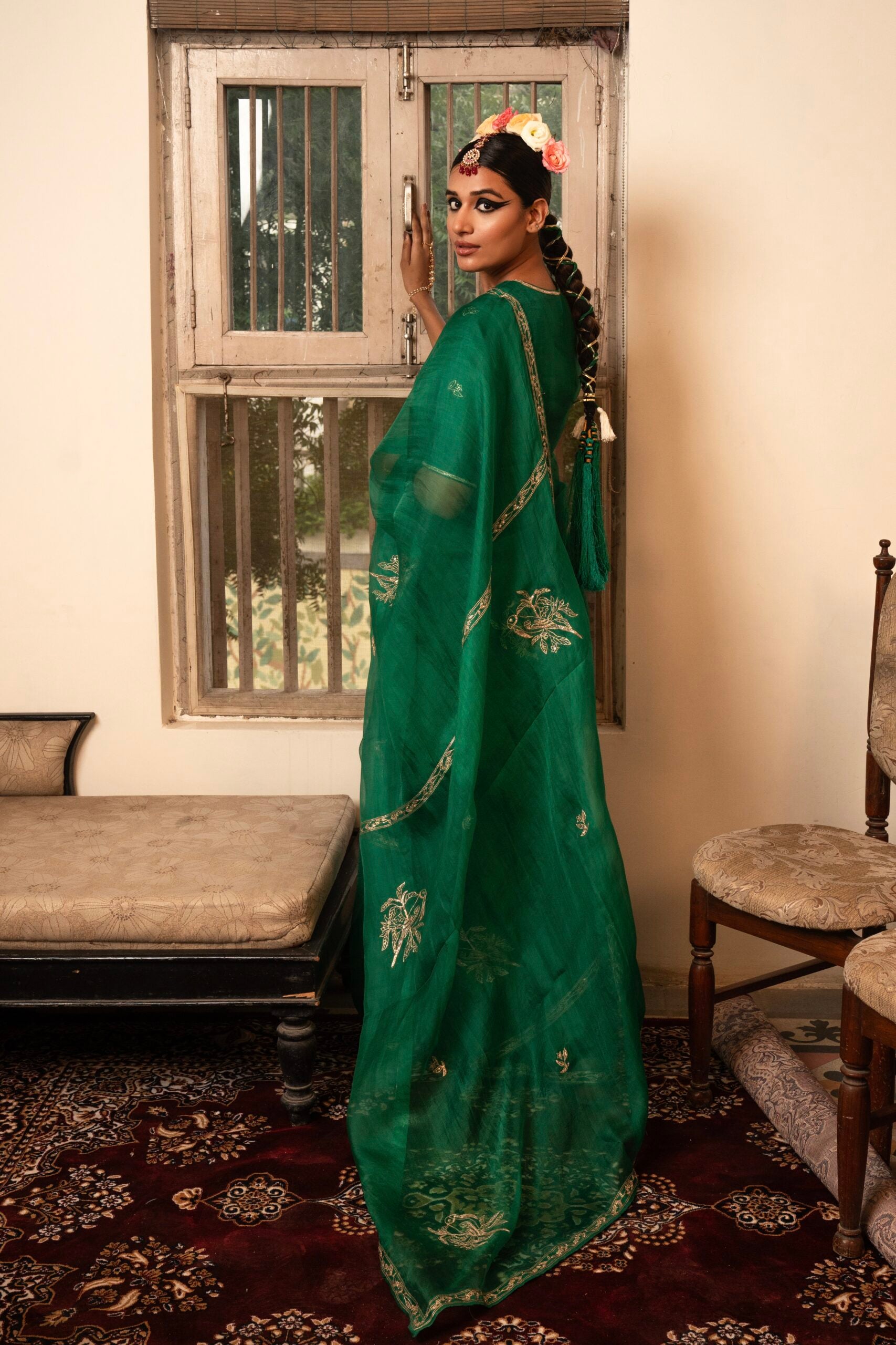 Shop Zebein’s Women’s Organza Silk Hiraman Saree in Chatak Hara, thoughtfully crafted in luxurious organza silk with graceful drape and refined detailing. Designed for festive celebrations, wedding occasions, and elevated ethnic styling, this timeless saree blends lightweight elegance, sophisticated craftsmanship, and contemporary tradition for effortless statement dressing.