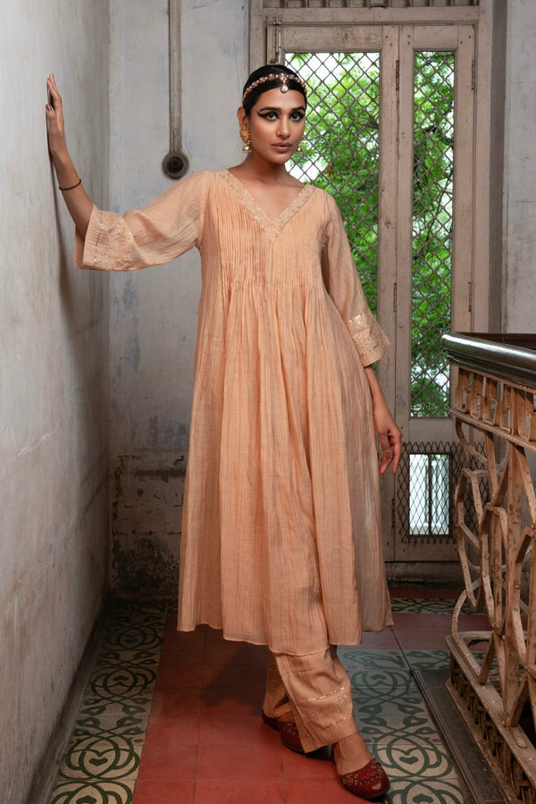 Basant V-neck Pintucks kurta set - swarn "beige"