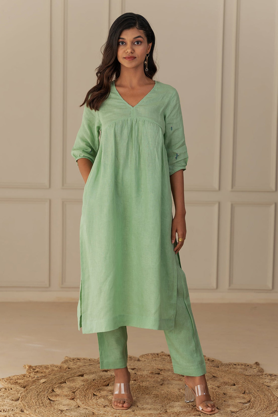 CLOVE -V NECK LINEN KURTA - Pista