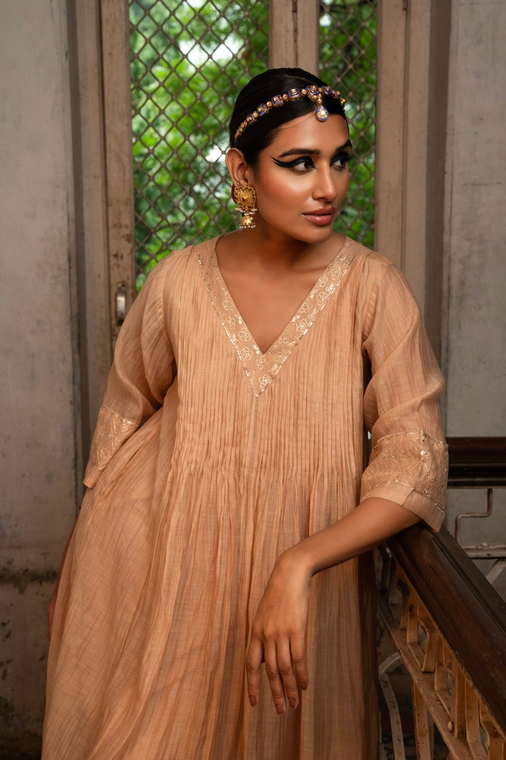 Basant V-neck Pintucks kurta set - swarn "beige"