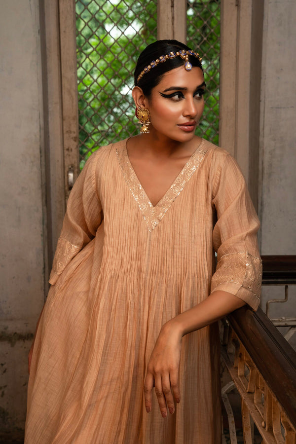 Basant V-neck Pintucks kurta set - swarn "beige"