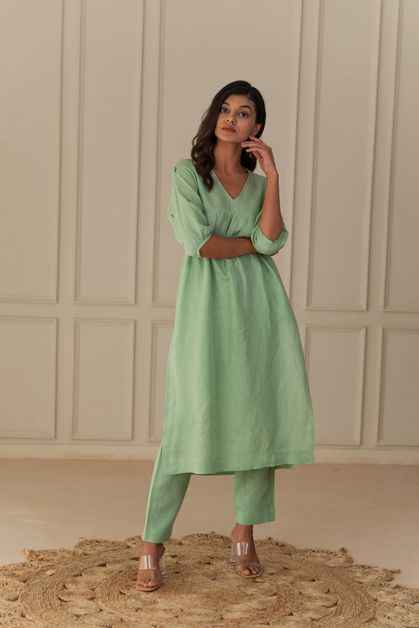 CLOVE -V NECK LINEN KURTA - Pista