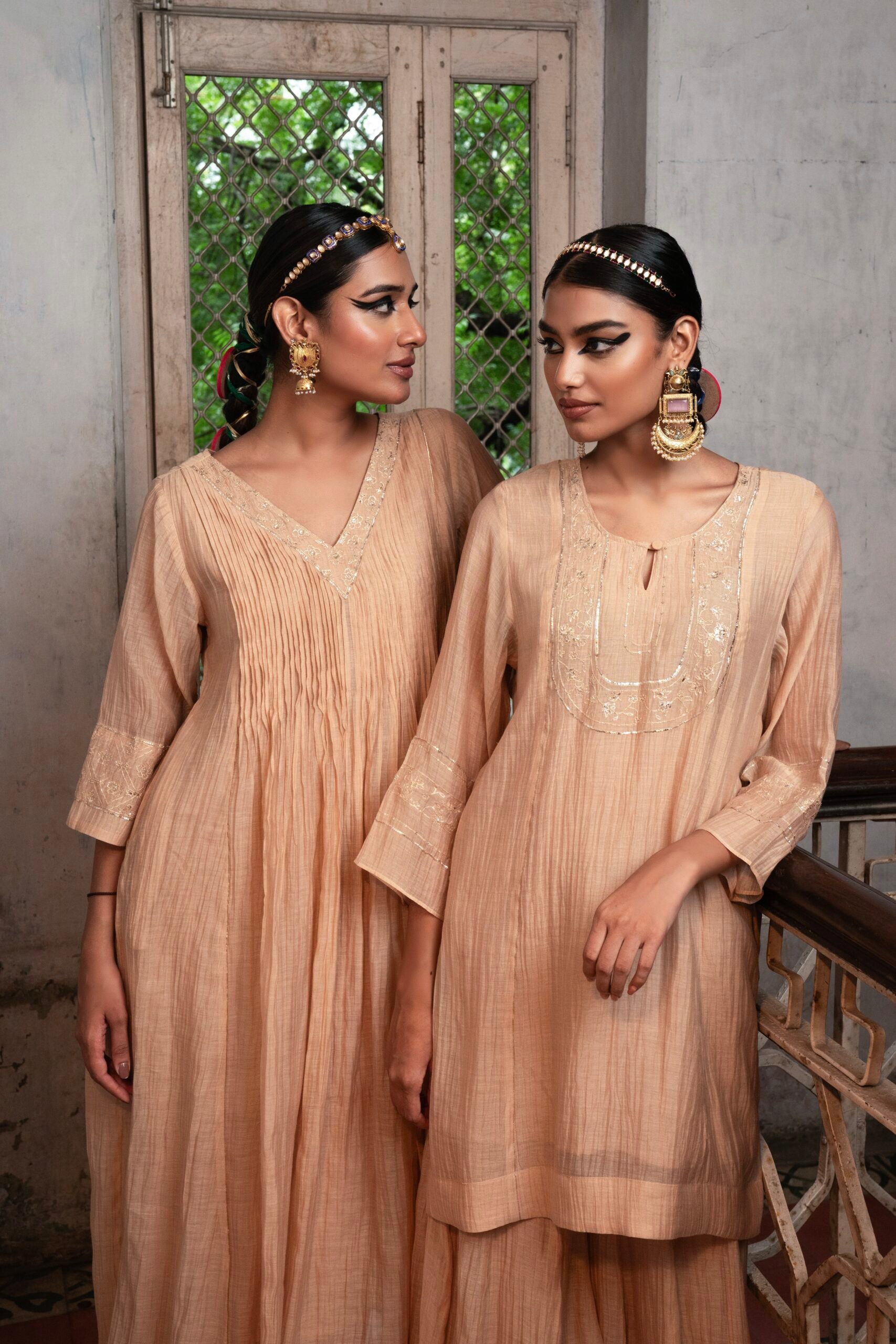 Basant V-neck Pintucks kurta set - swarn "beige"