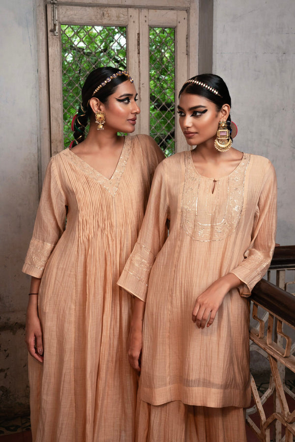 Basant V-neck Pintucks kurta set - swarn "beige"