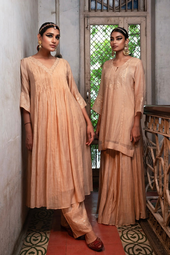 Basant V-neck Pintucks kurta set - swarn "beige"