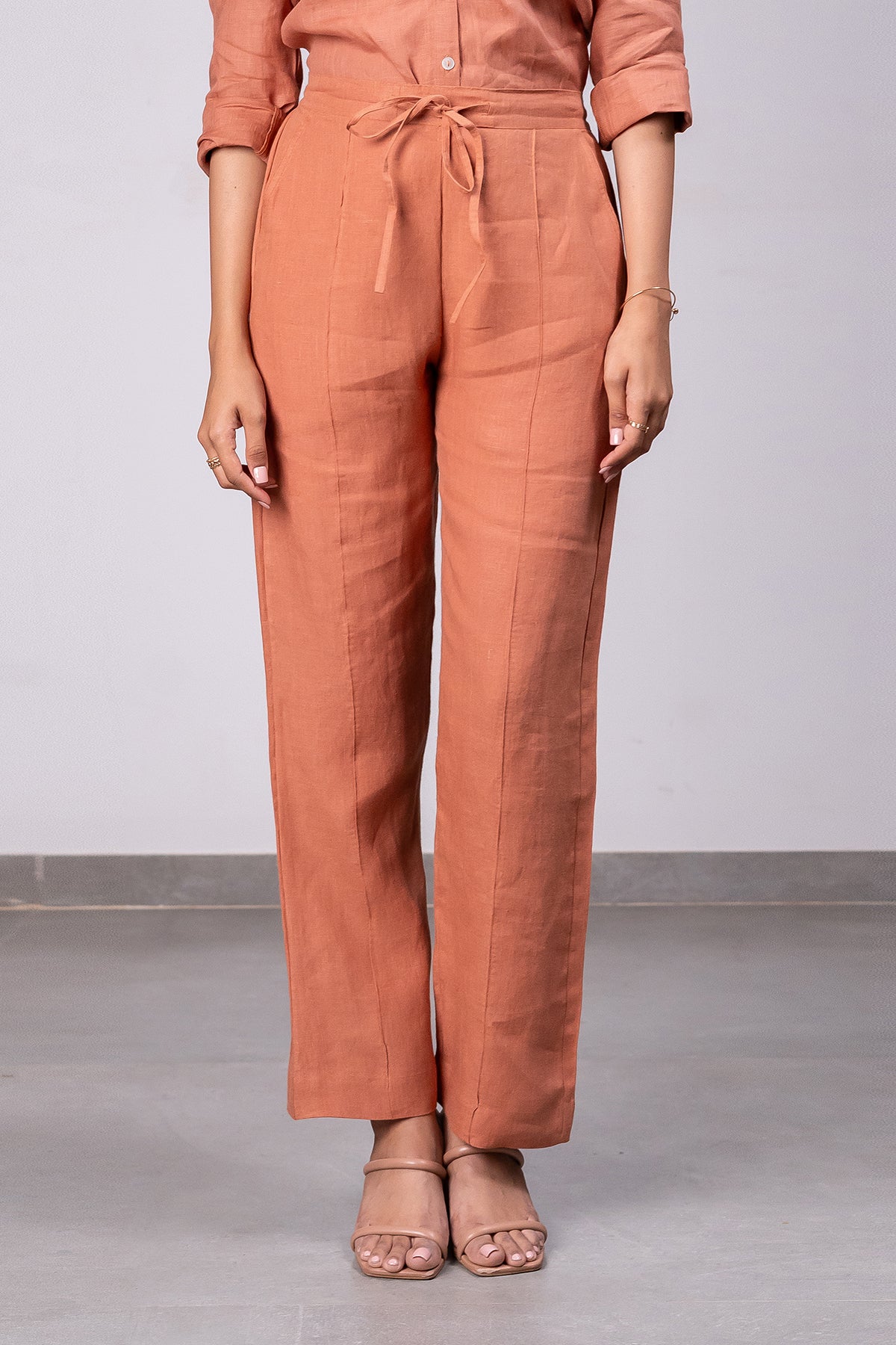Alan Linen Tucks Pants – Sand Brown