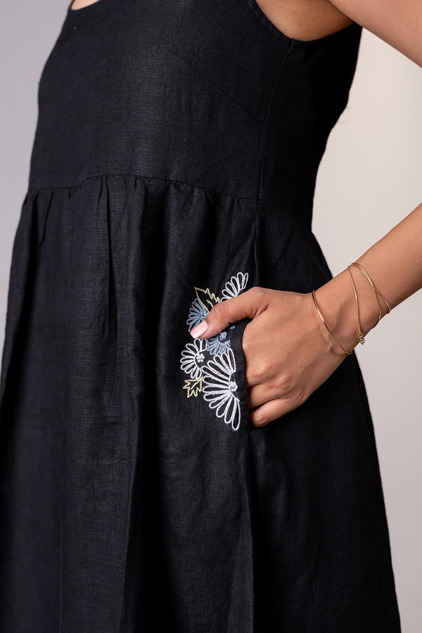 Alicia Strap Panel Dress with pockets - Black