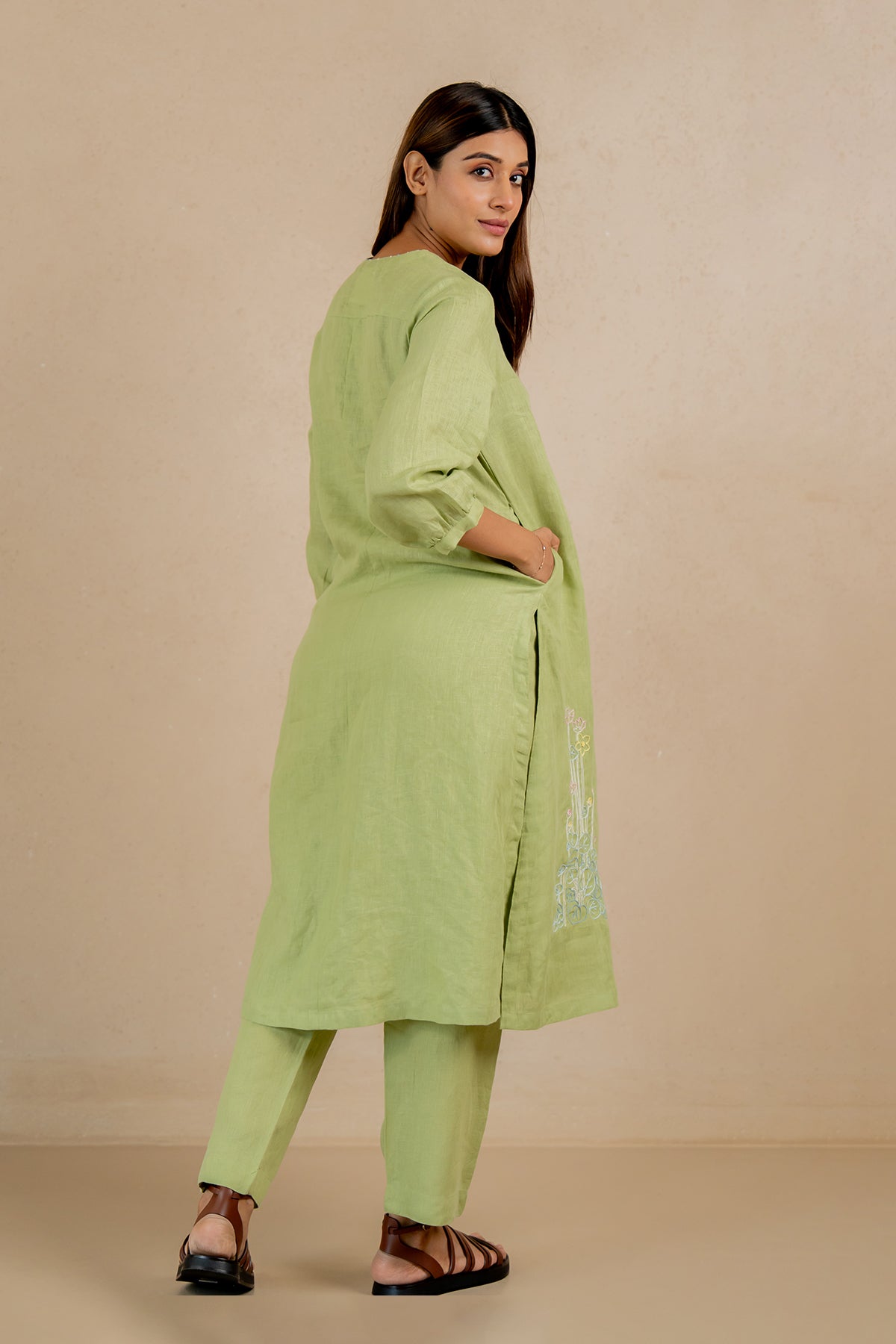 Ana-Linen-V-Neck-Kurta-and-Pants-Set-With-Pockets-Algae-Green-